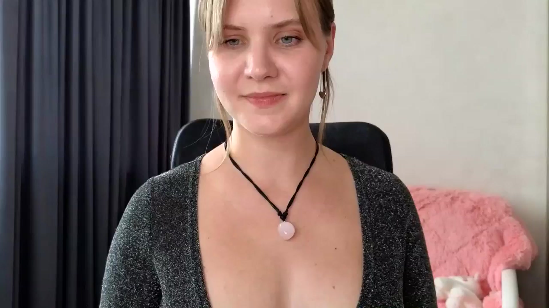 Gallery image thumbnail from YoungDunst's myfreecams stream on, 08/01/2025, 13:00 image 19 of 20