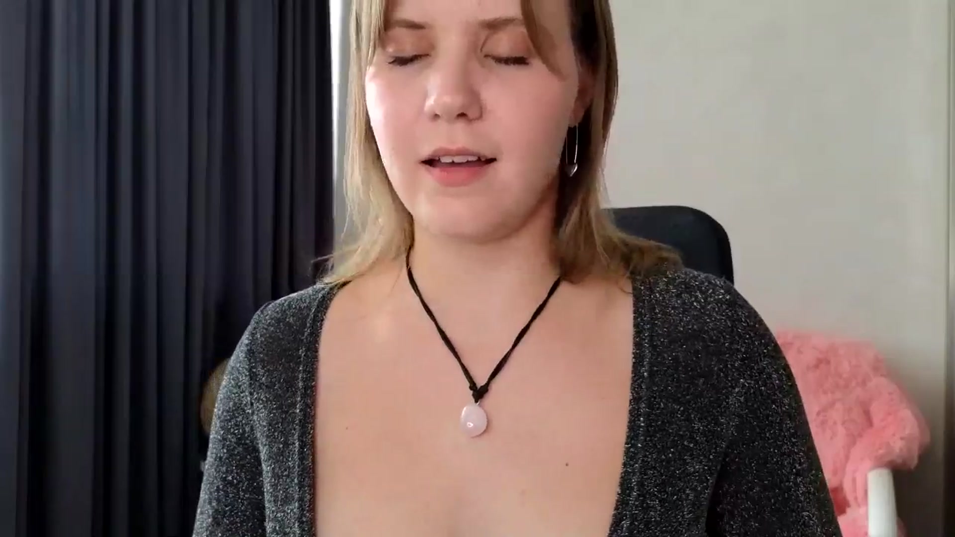 Gallery image thumbnail from YoungDunst's myfreecams stream on, 08/01/2025, 13:00 image 14 of 20