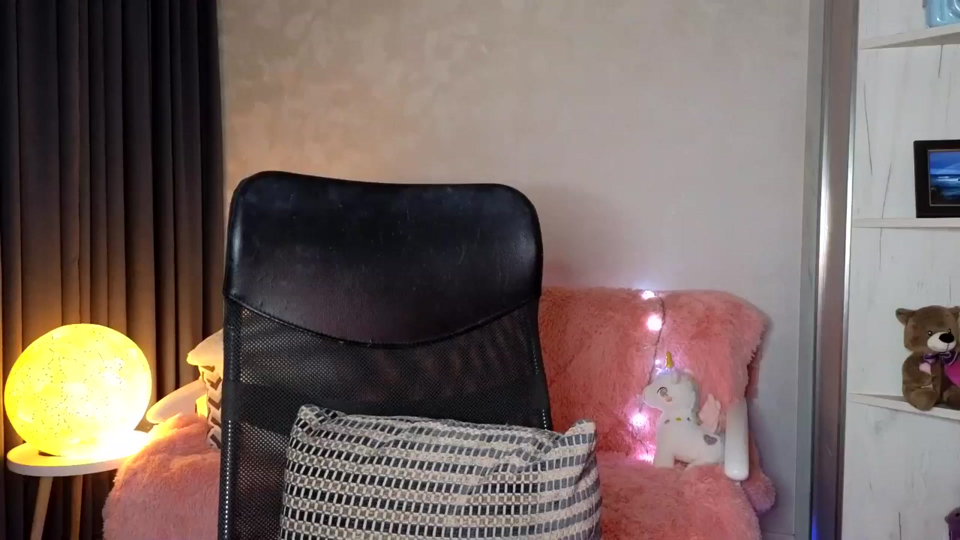 Gallery image thumbnail from YoungDunst's myfreecams stream on, 09/12/2025, 17:47 image 18 of 20