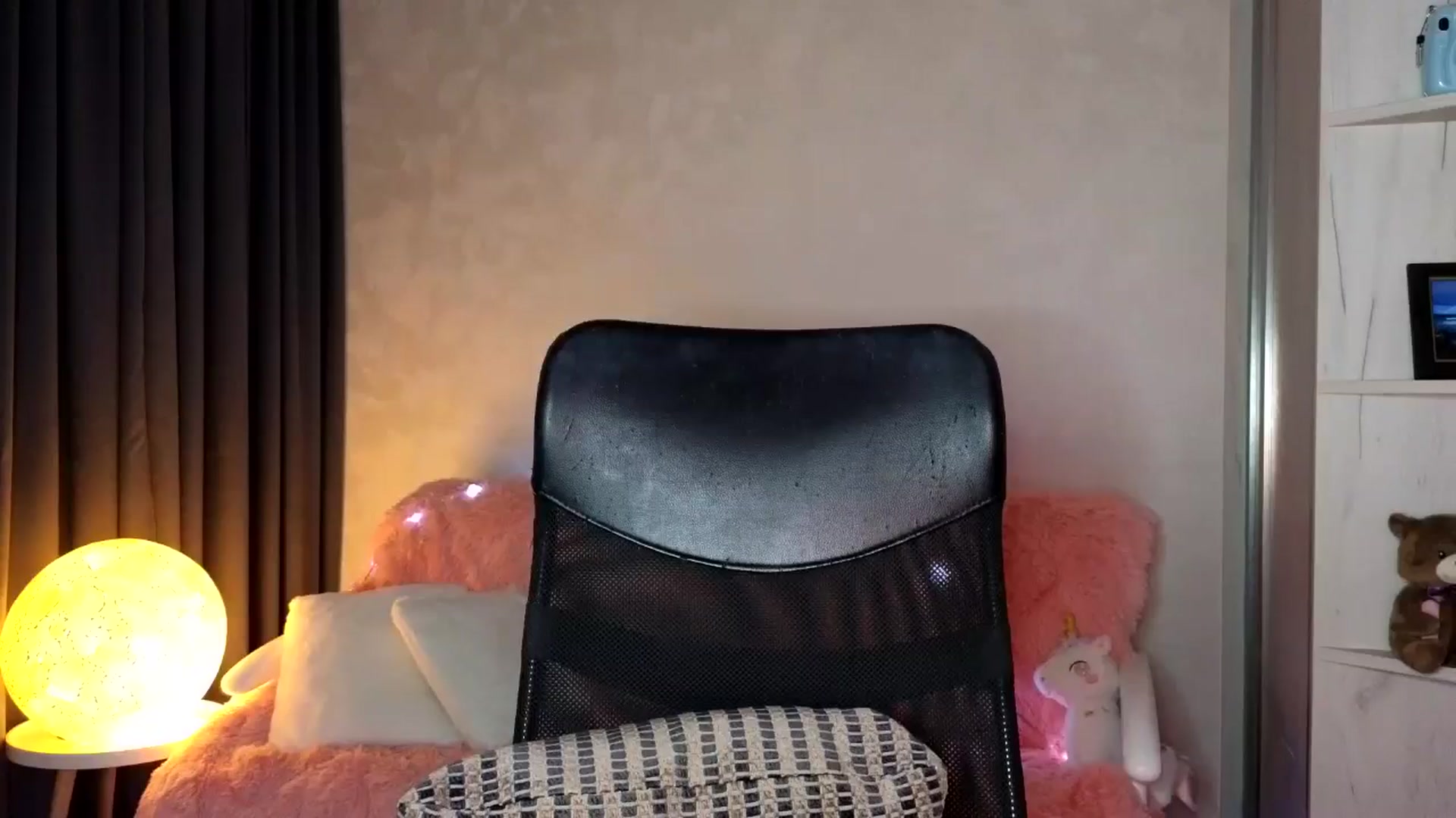 Gallery image thumbnail from YoungDunst's myfreecams stream on, 09/18/2025, 17:10 image 12 of 20