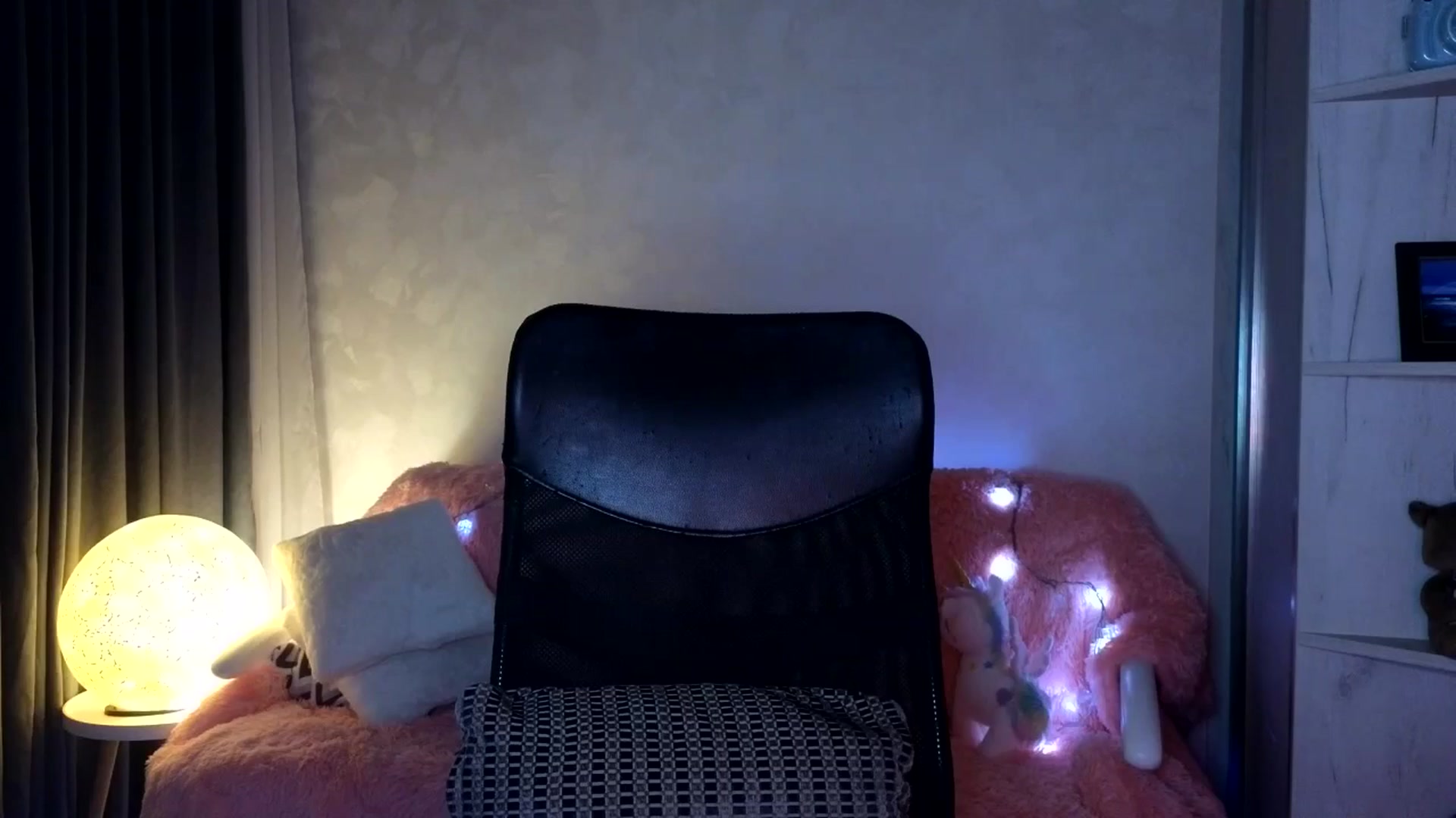 Gallery image thumbnail from YoungDunst's myfreecams stream on, 11/02/2025, 21:40 image 12 of 20
