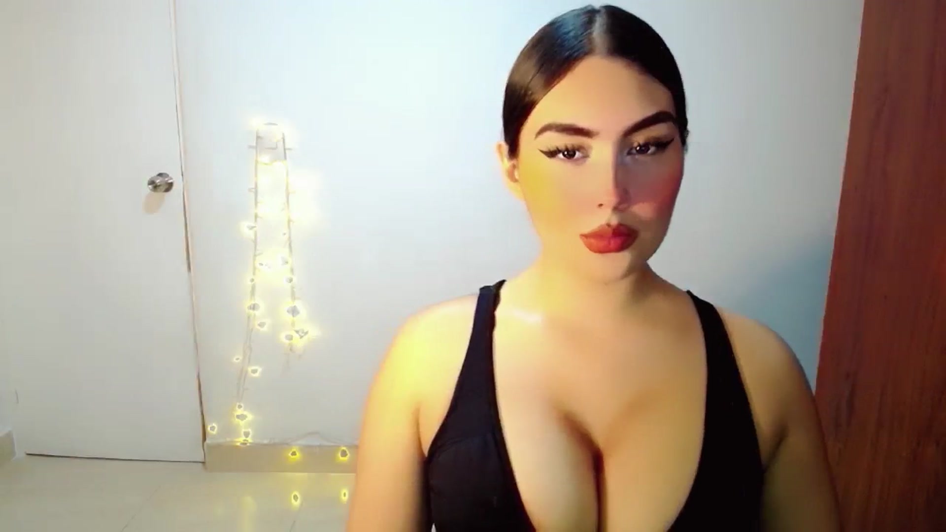 Gallery image thumbnail from YoungGirl's myfreecams stream on, 03/11/2024, 06:00 image 5 of 20