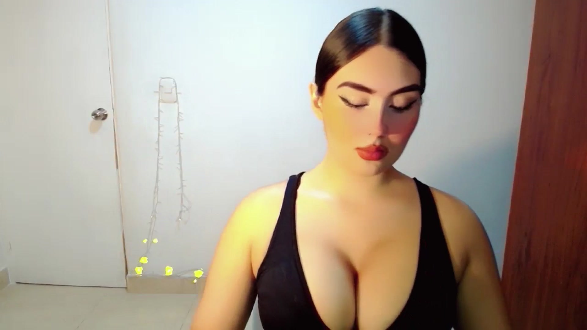 Gallery image thumbnail from YoungGirl's myfreecams stream on, 03/11/2024, 06:00 image 7 of 20