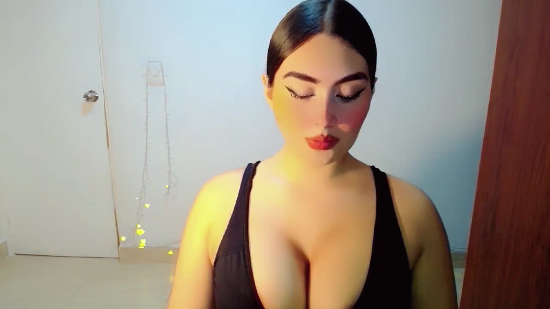 Gallery image thumbnail from YoungGirl's myfreecams stream on, 03/11/2024, 06:00 image 15 of 20