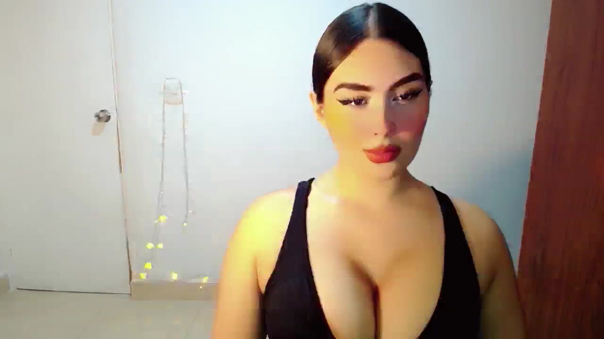 Gallery image thumbnail from YoungGirl's myfreecams stream on, 03/11/2024, 06:00 image 3 of 20