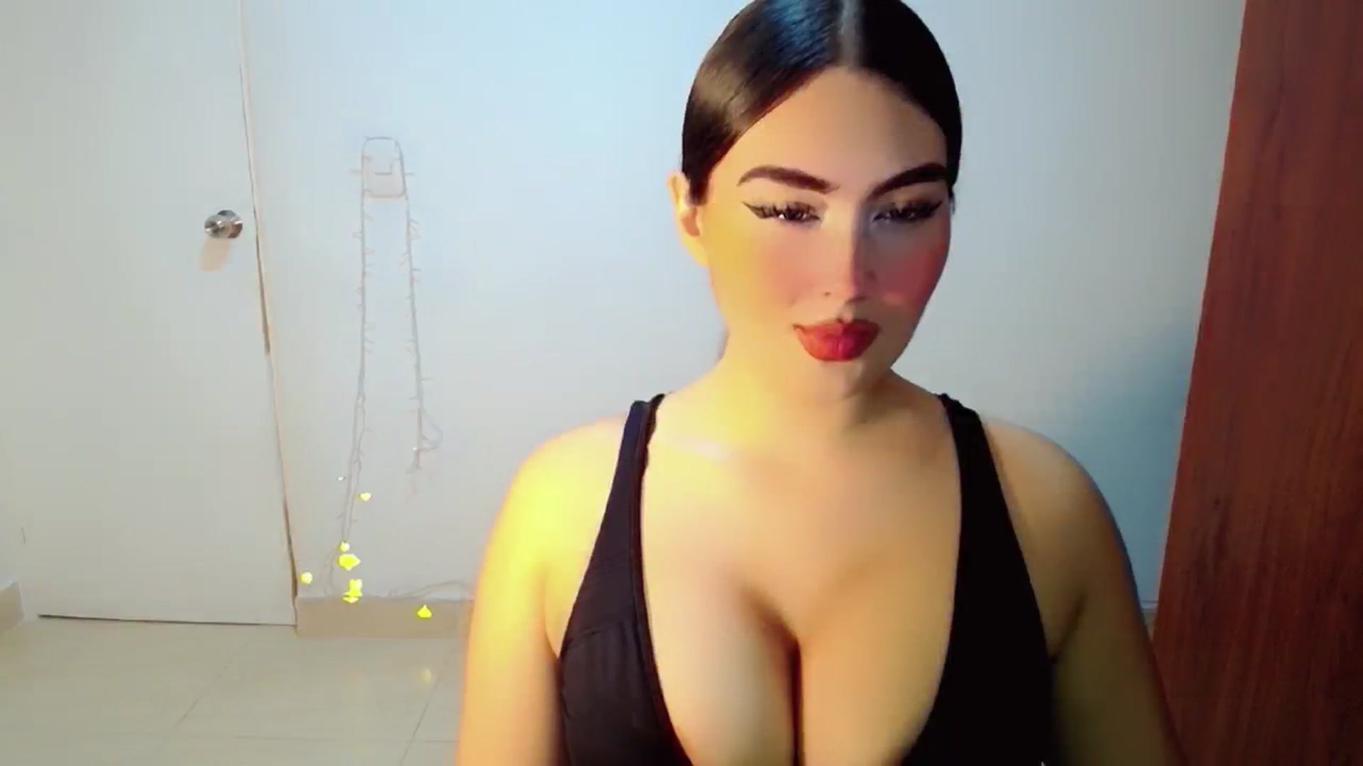 Gallery image thumbnail from YoungGirl's myfreecams stream on, 03/11/2024, 06:00 image 18 of 20