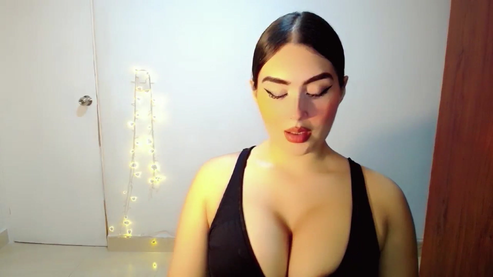 Gallery image thumbnail from YoungGirl's myfreecams stream on, 03/11/2024, 06:00 image 2 of 20