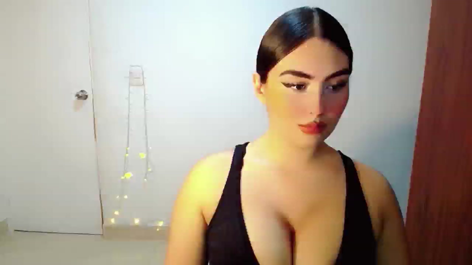 Gallery image thumbnail from YoungGirl's myfreecams stream on, 03/11/2024, 06:00 image 1 of 20