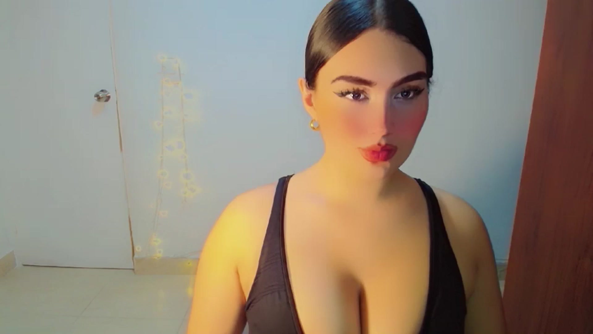 Gallery image thumbnail from YoungGirl's myfreecams stream on, 03/11/2024, 10:28 image 6 of 20