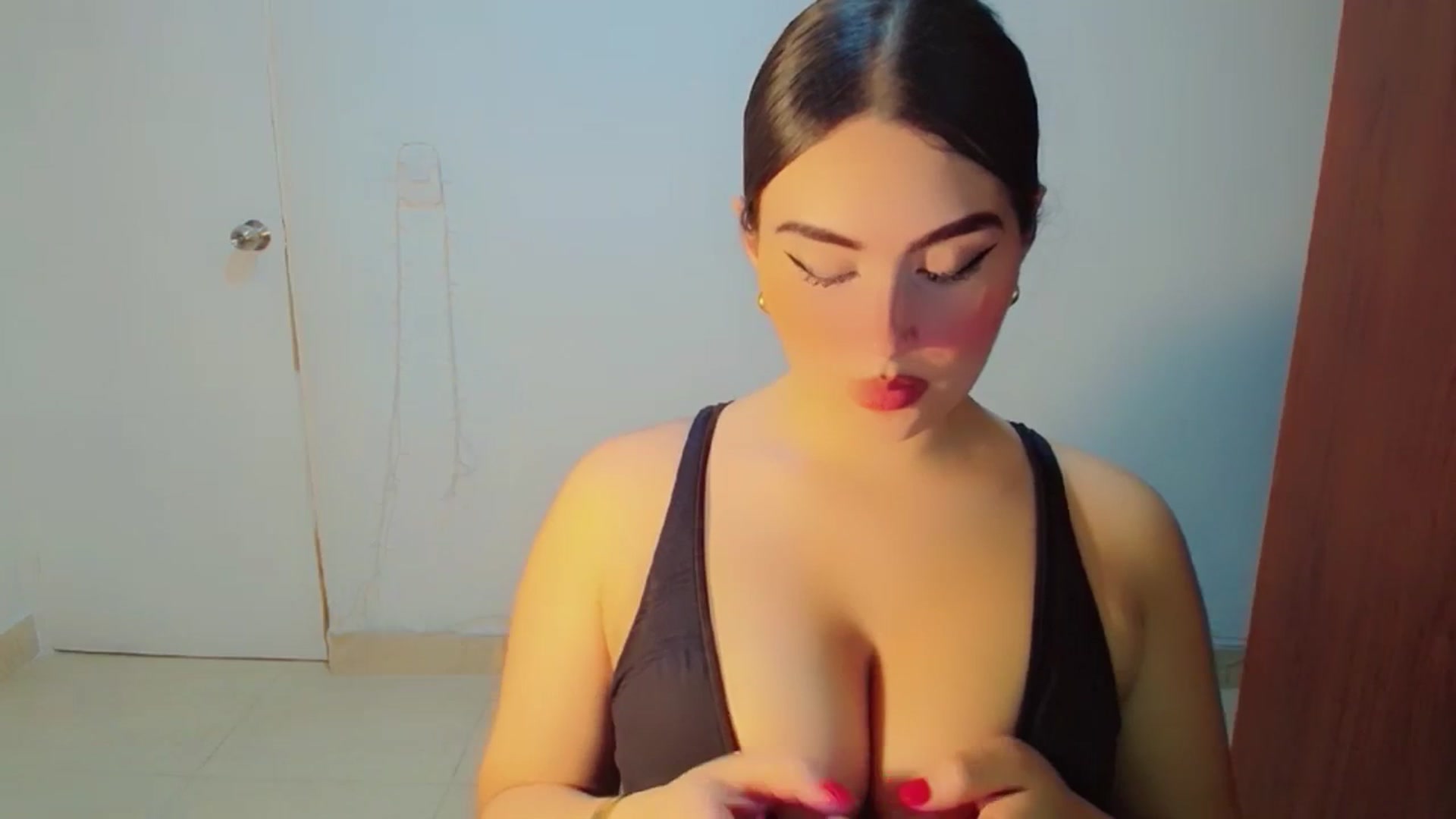 Gallery image thumbnail from YoungGirl's myfreecams stream on, 03/11/2024, 10:28 image 16 of 20
