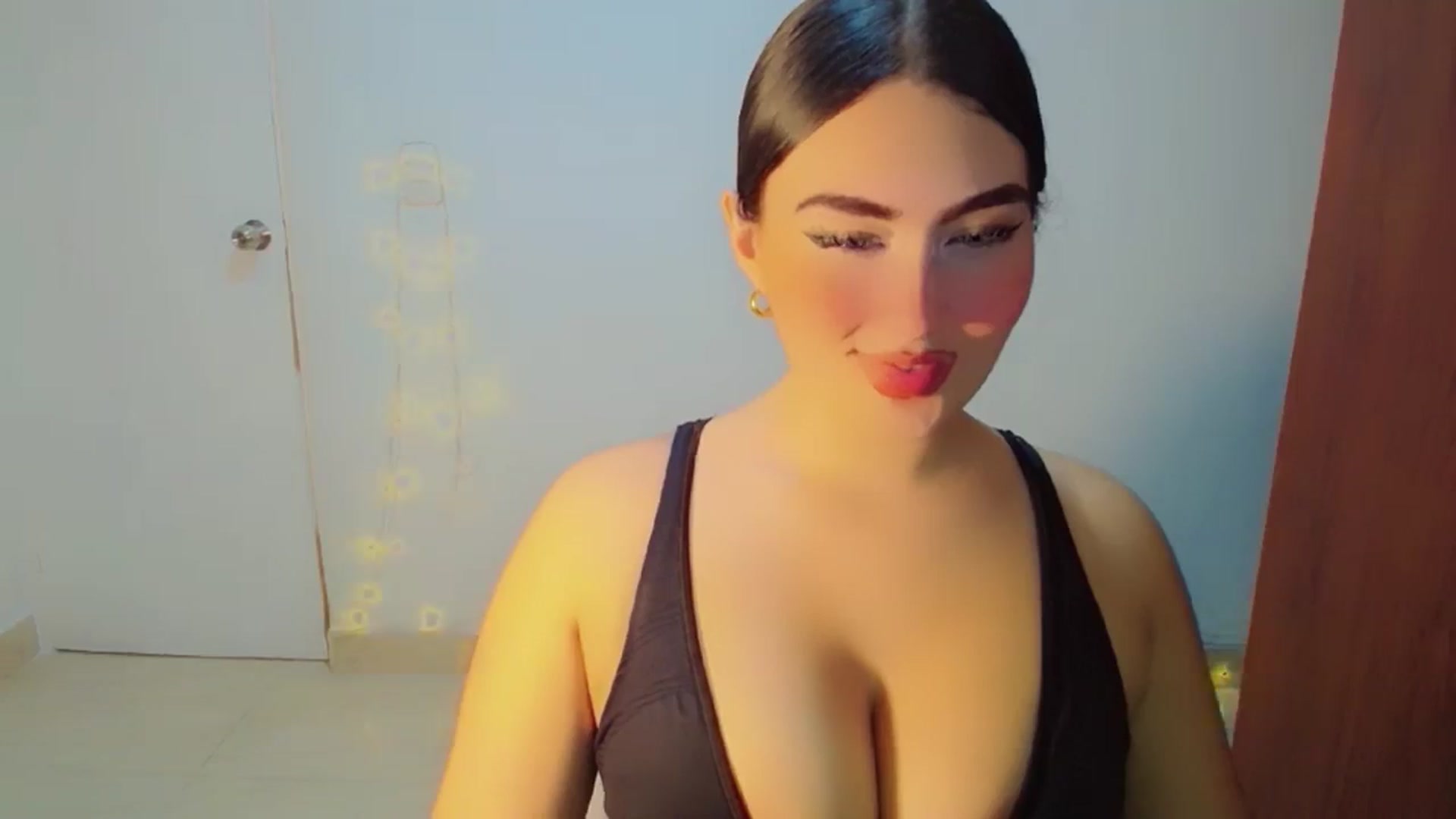 Gallery image thumbnail from YoungGirl's myfreecams stream on, 03/11/2024, 10:28 image 8 of 20