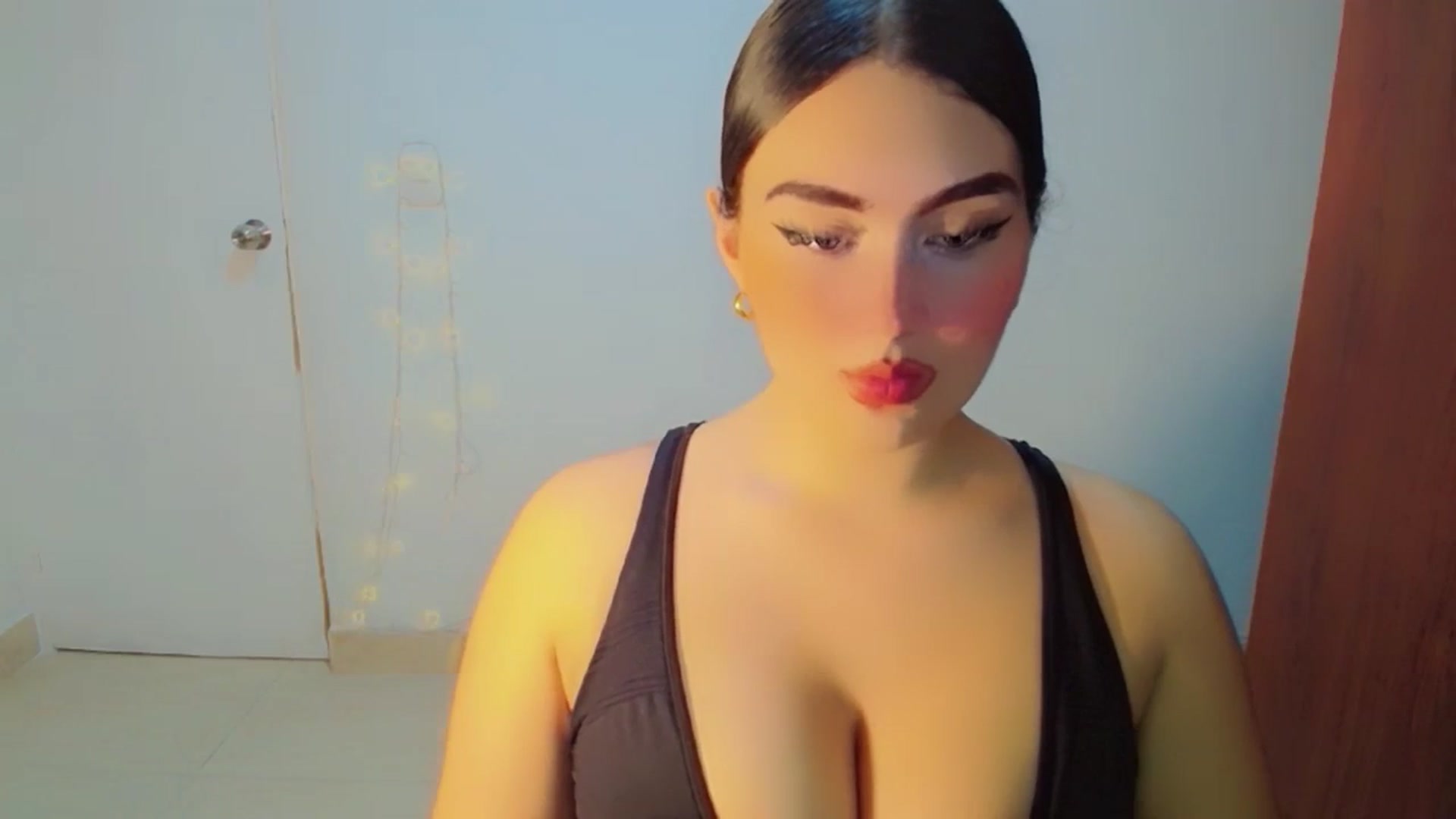 Gallery image thumbnail from YoungGirl's myfreecams stream on, 03/11/2024, 10:28 image 2 of 20