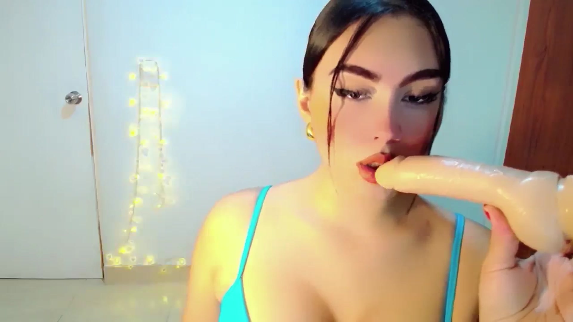 Gallery image thumbnail from YoungGirl's myfreecams stream on, 03/19/2024, 07:04 image 6 of 20