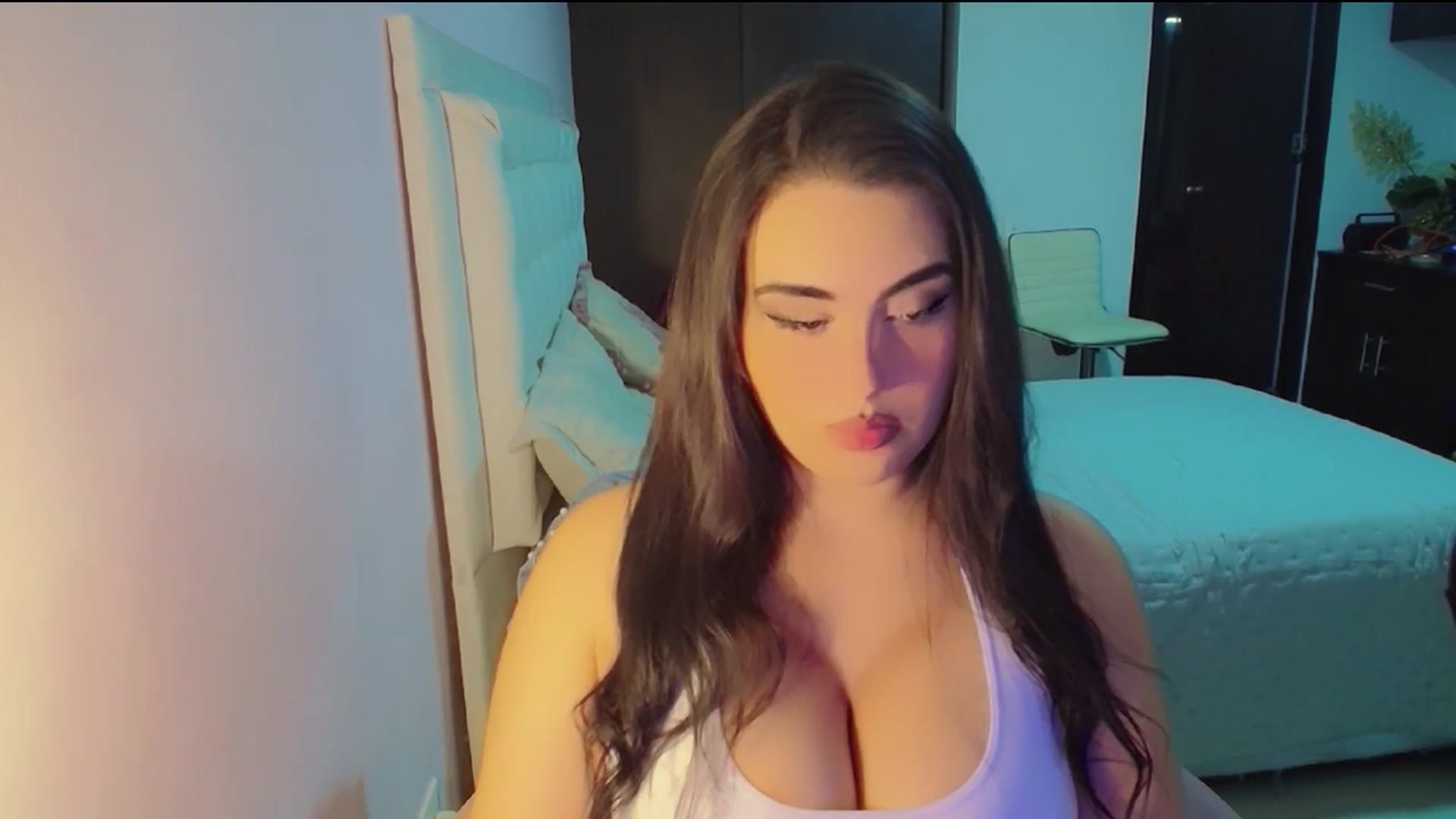 Gallery image thumbnail from YoungGirl's myfreecams stream on, 04/22/2024, 06:20 image 4 of 20