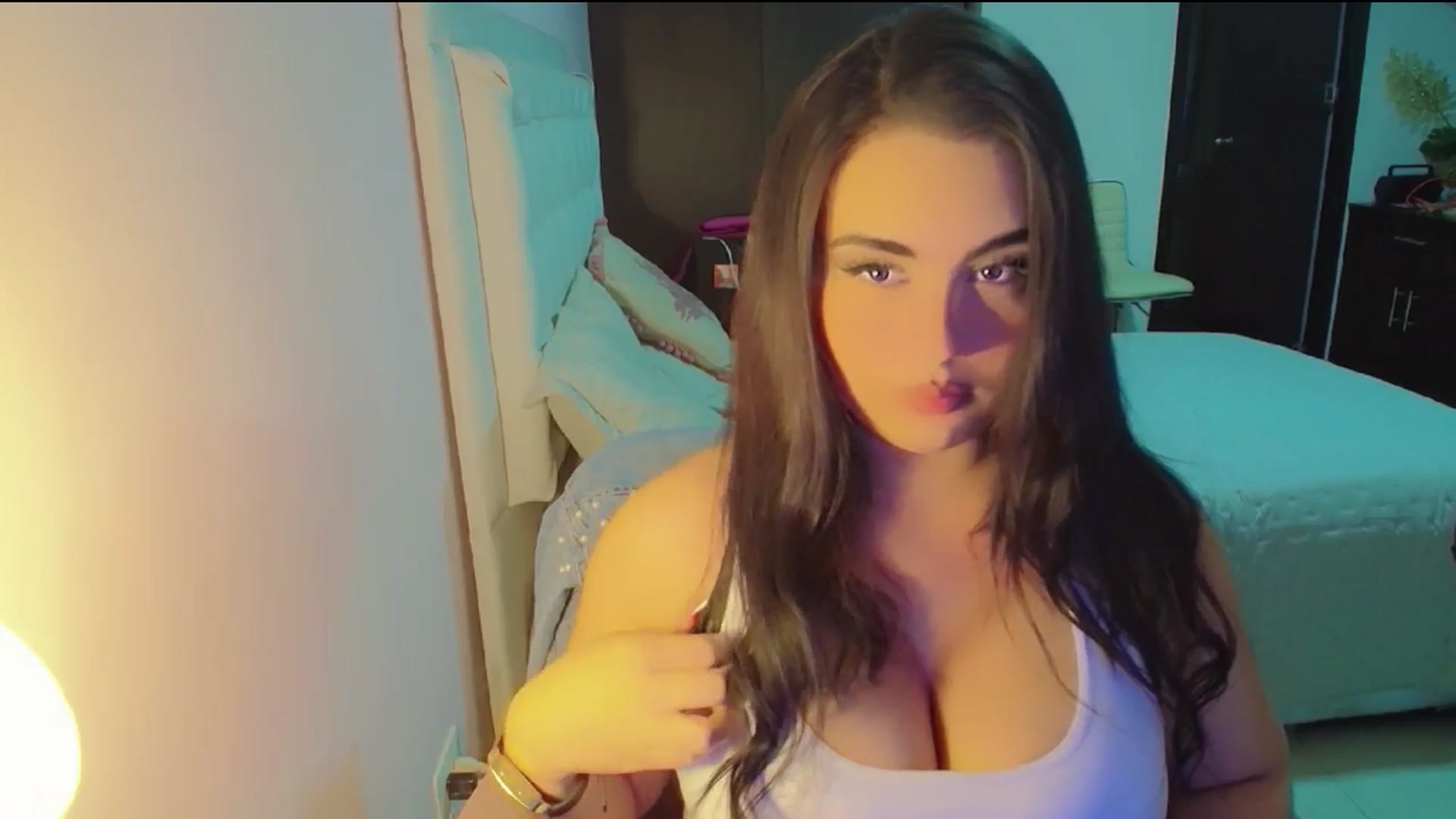 Gallery image thumbnail from YoungGirl's myfreecams stream on, 04/22/2024, 06:20 image 13 of 20