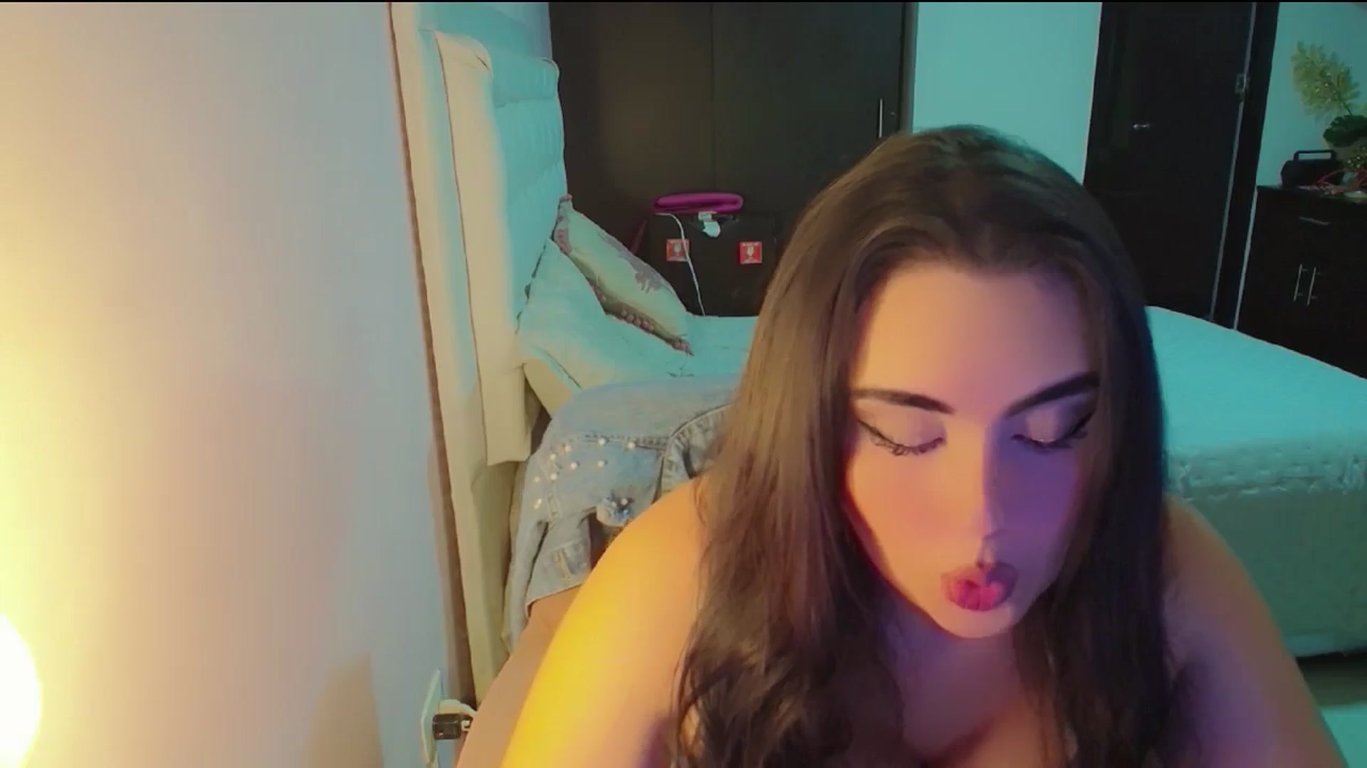 Gallery image thumbnail from YoungGirl's myfreecams stream on, 04/22/2024, 07:15 image 15 of 20