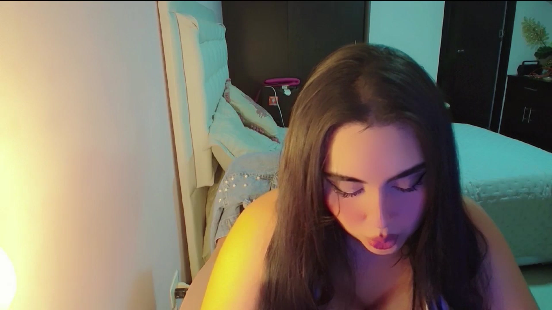 Gallery image thumbnail from YoungGirl's myfreecams stream on, 04/22/2024, 07:15 image 13 of 20