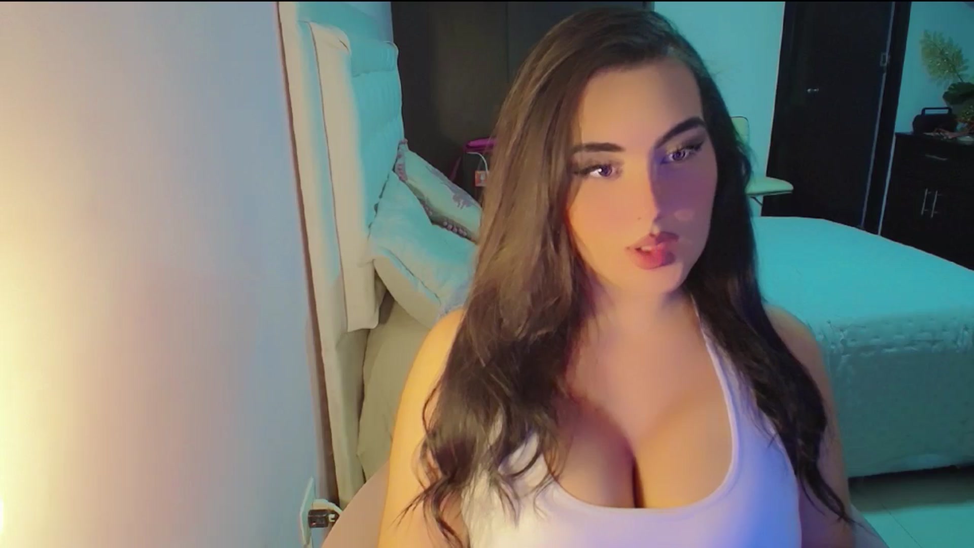 Gallery image thumbnail from YoungGirl's myfreecams stream on, 04/22/2024, 07:15 image 3 of 20