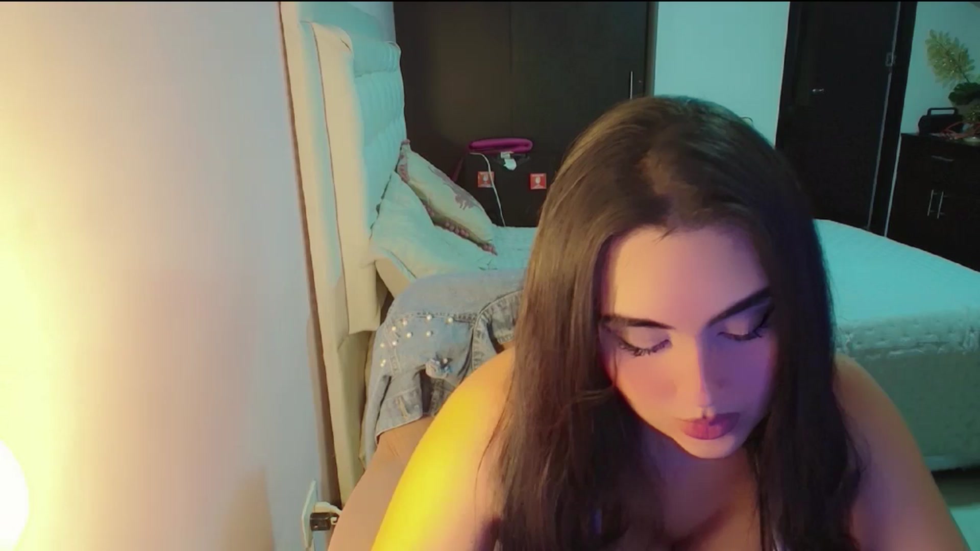 Gallery image thumbnail from YoungGirl's myfreecams stream on, 04/22/2024, 07:15 image 14 of 20