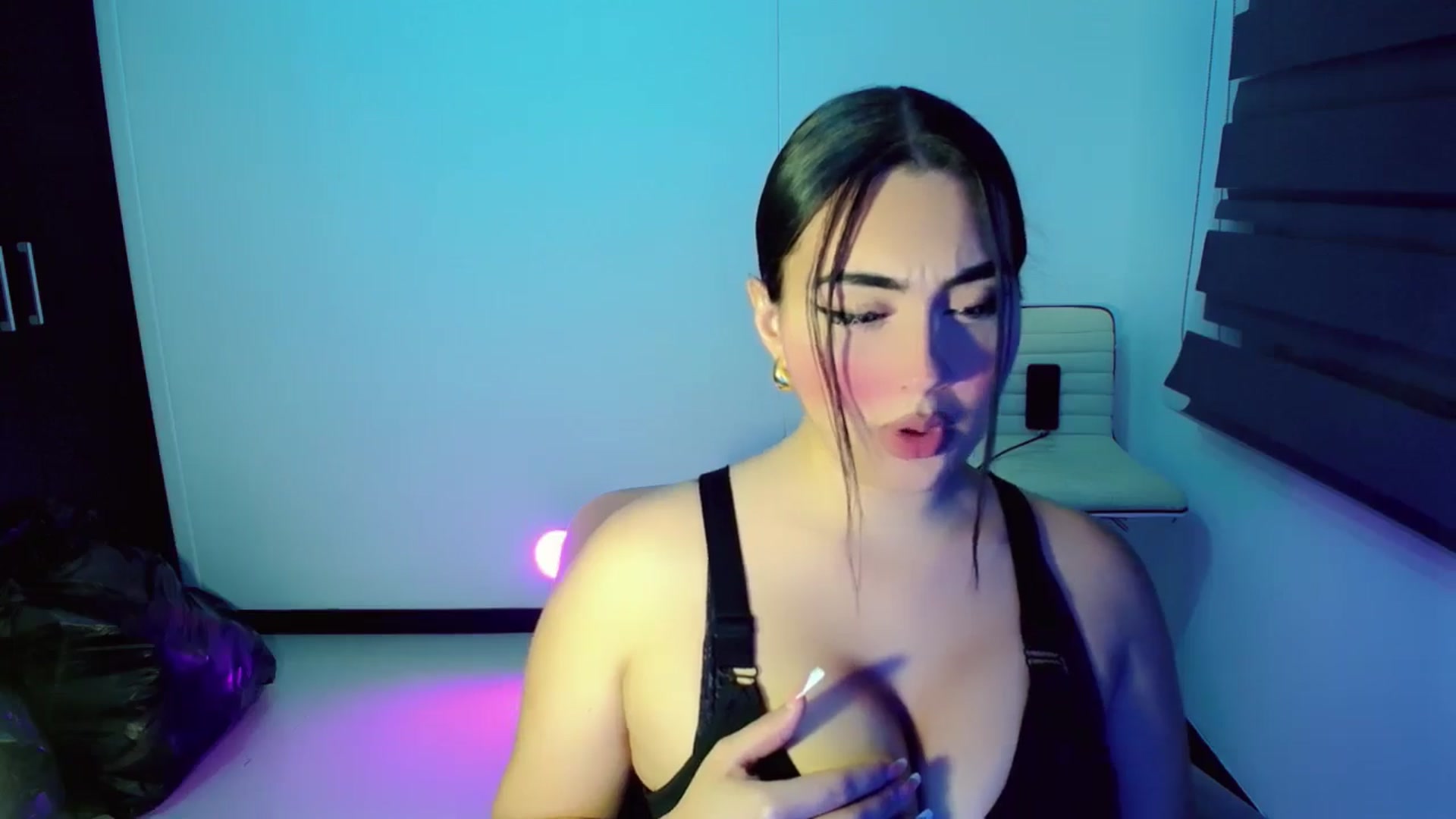 Gallery image thumbnail from YoungGirl's myfreecams stream on, 05/07/2024, 07:06 image 10 of 20