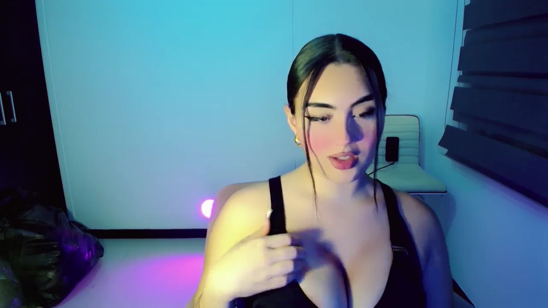 Gallery image thumbnail from YoungGirl's myfreecams stream on, 05/07/2024, 07:06 image 16 of 20