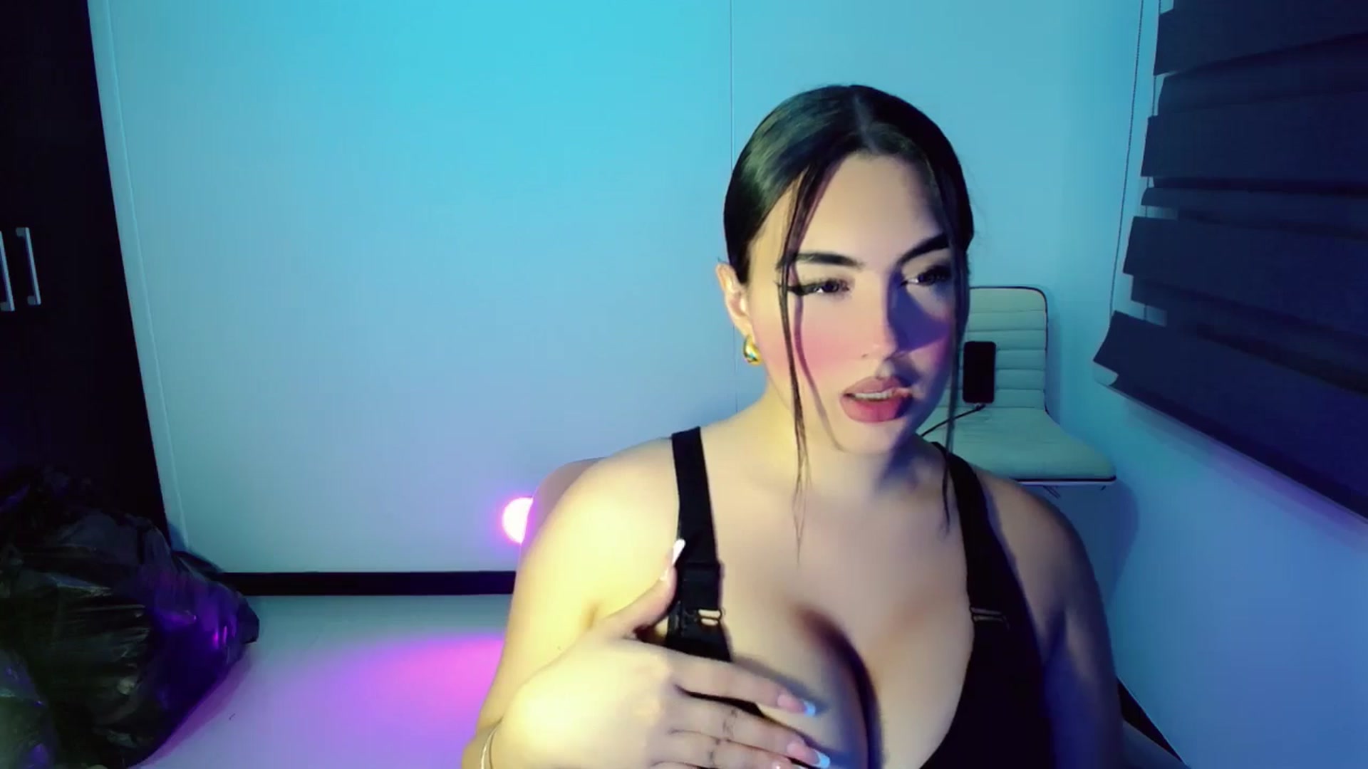 Gallery image thumbnail from YoungGirl's myfreecams stream on, 05/07/2024, 07:06 image 9 of 20