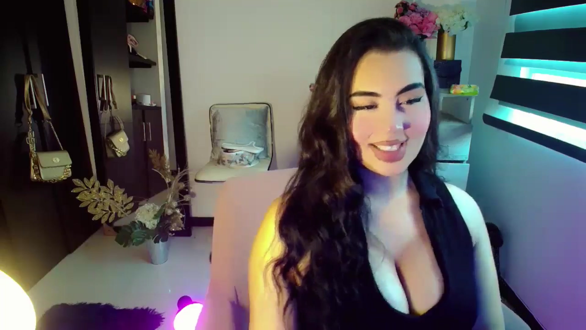 Gallery image thumbnail from YoungGirl's myfreecams stream on, 05/18/2024, 22:27 image 17 of 20