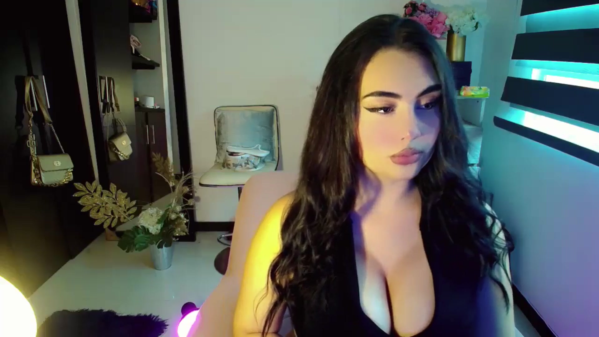 Gallery image thumbnail from YoungGirl's myfreecams stream on, 05/18/2024, 22:27 image 14 of 20