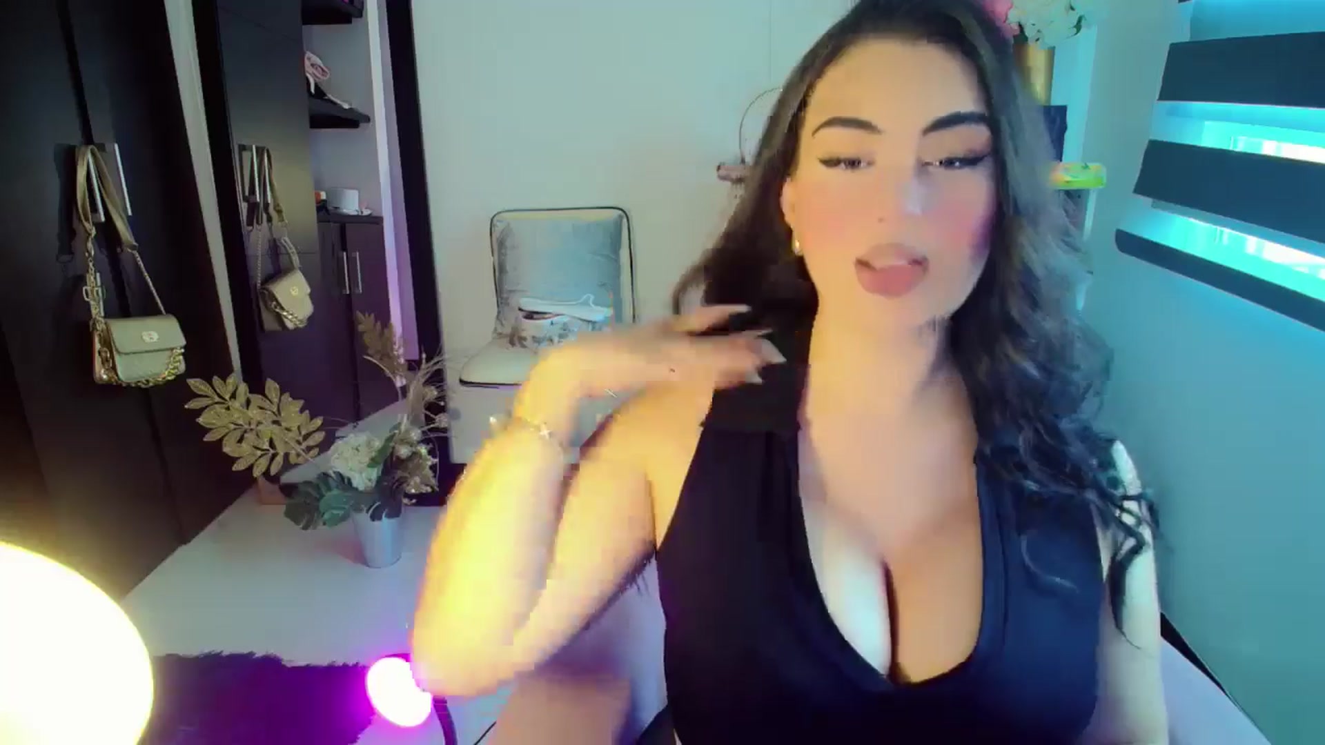 Gallery image thumbnail from YoungGirl's myfreecams stream on, 05/18/2024, 22:27 image 4 of 20