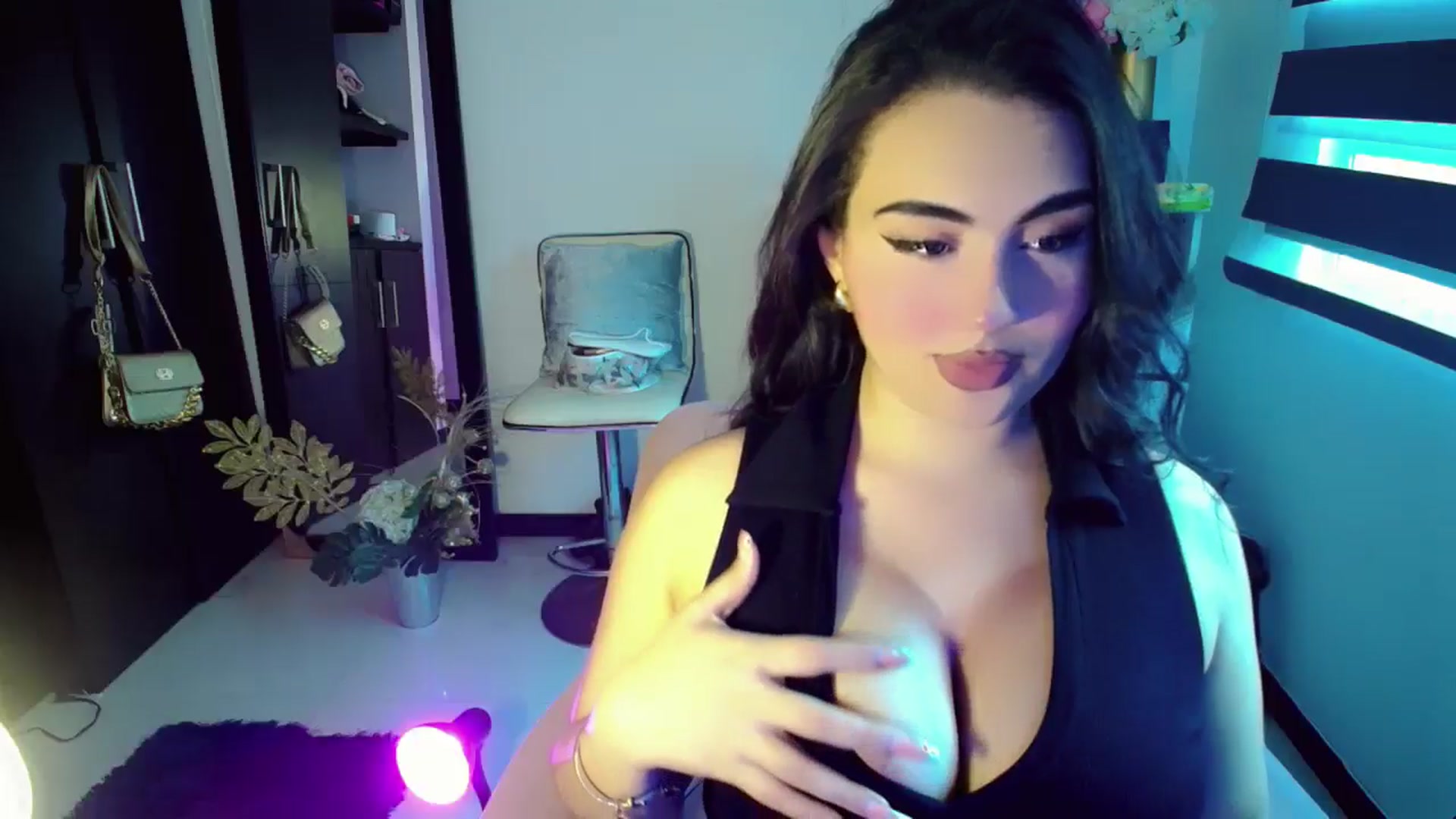 Gallery image thumbnail from YoungGirl's myfreecams stream on, 05/18/2024, 22:27 image 7 of 20
