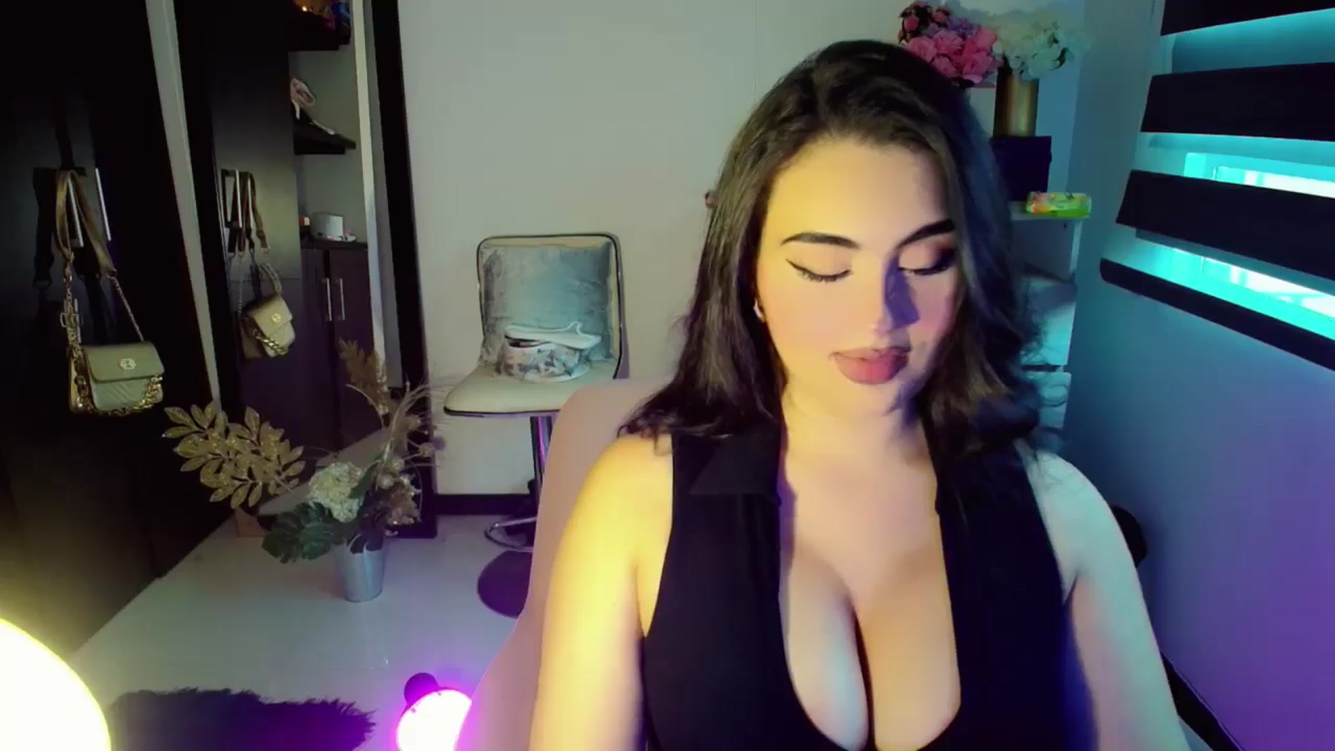 Gallery image thumbnail from YoungGirl's myfreecams stream on, 05/18/2024, 22:27 image 20 of 20