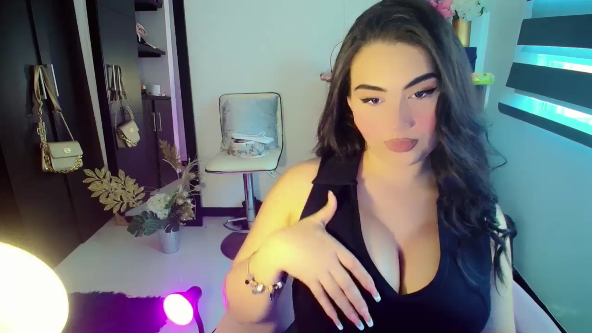 Gallery image thumbnail from YoungGirl's myfreecams stream on, 05/18/2024, 22:27 image 2 of 20