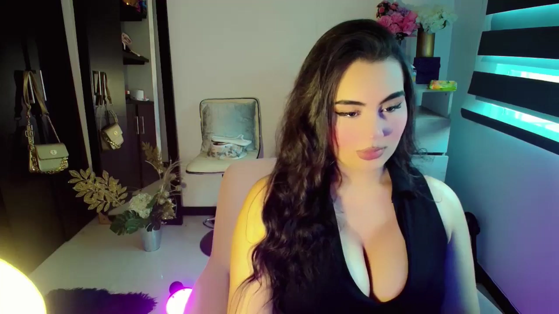 Gallery image thumbnail from YoungGirl's myfreecams stream on, 05/18/2024, 22:27 image 18 of 20