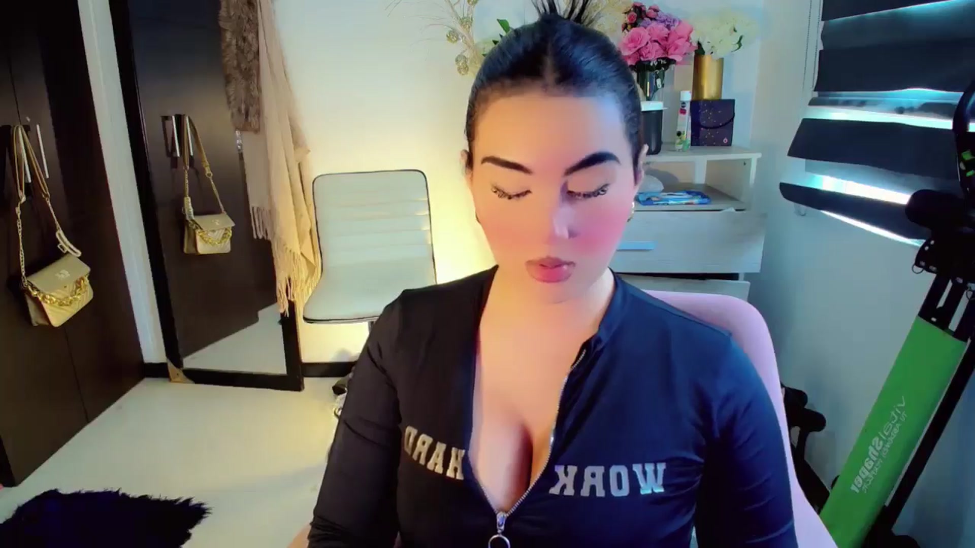 Gallery image thumbnail from YoungGirl's myfreecams stream on, 05/30/2024, 19:39 image 5 of 20