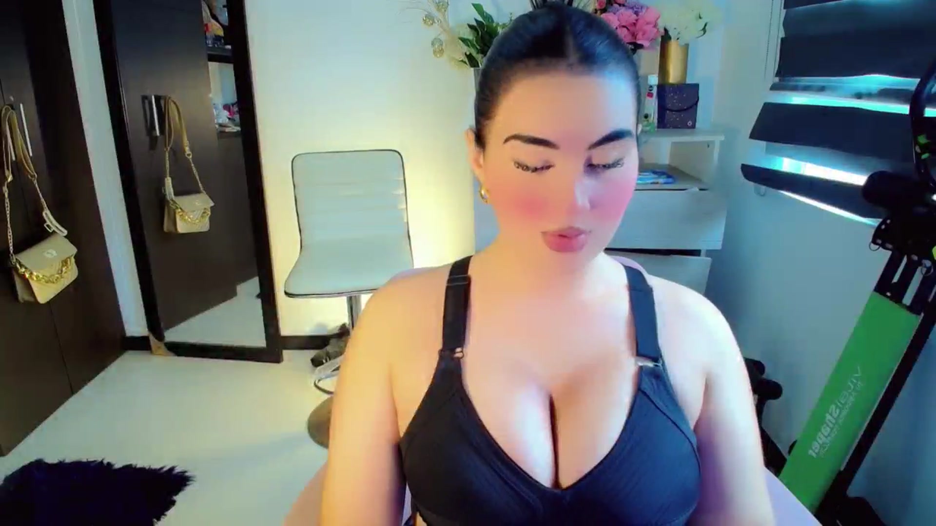 Gallery image thumbnail from YoungGirl's myfreecams stream on, 05/30/2024, 19:39 image 8 of 20