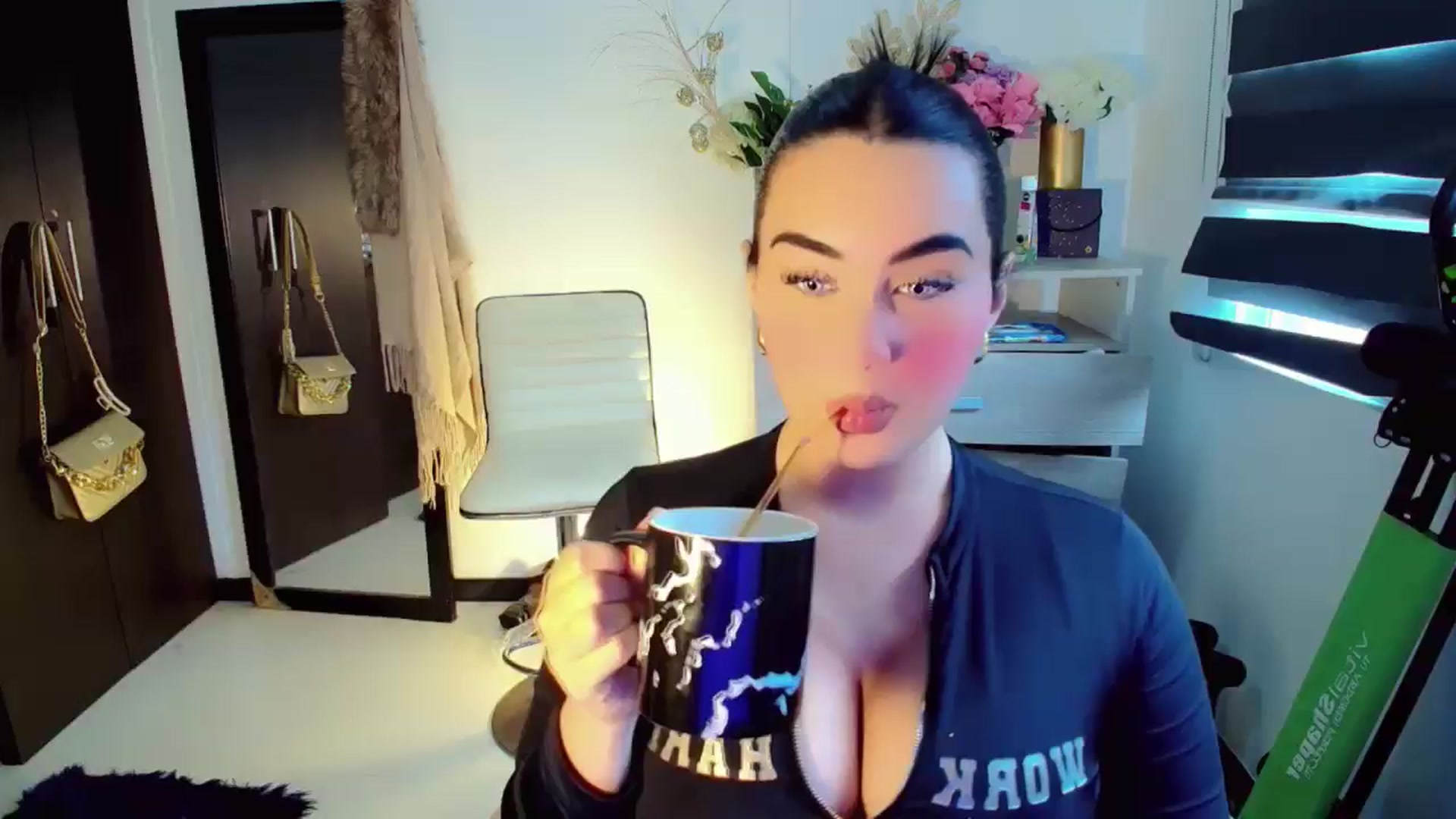 Gallery image thumbnail from YoungGirl's myfreecams stream on, 05/30/2024, 19:39 image 1 of 20