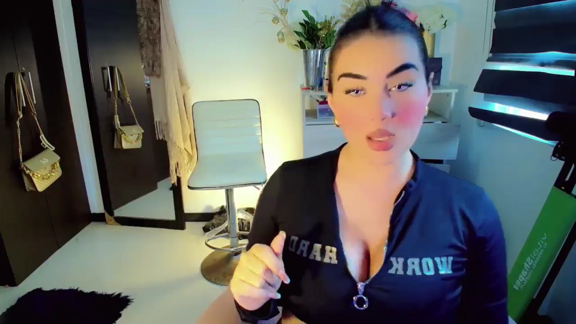 Gallery image thumbnail from YoungGirl's myfreecams stream on, 05/30/2024, 19:39 image 3 of 20