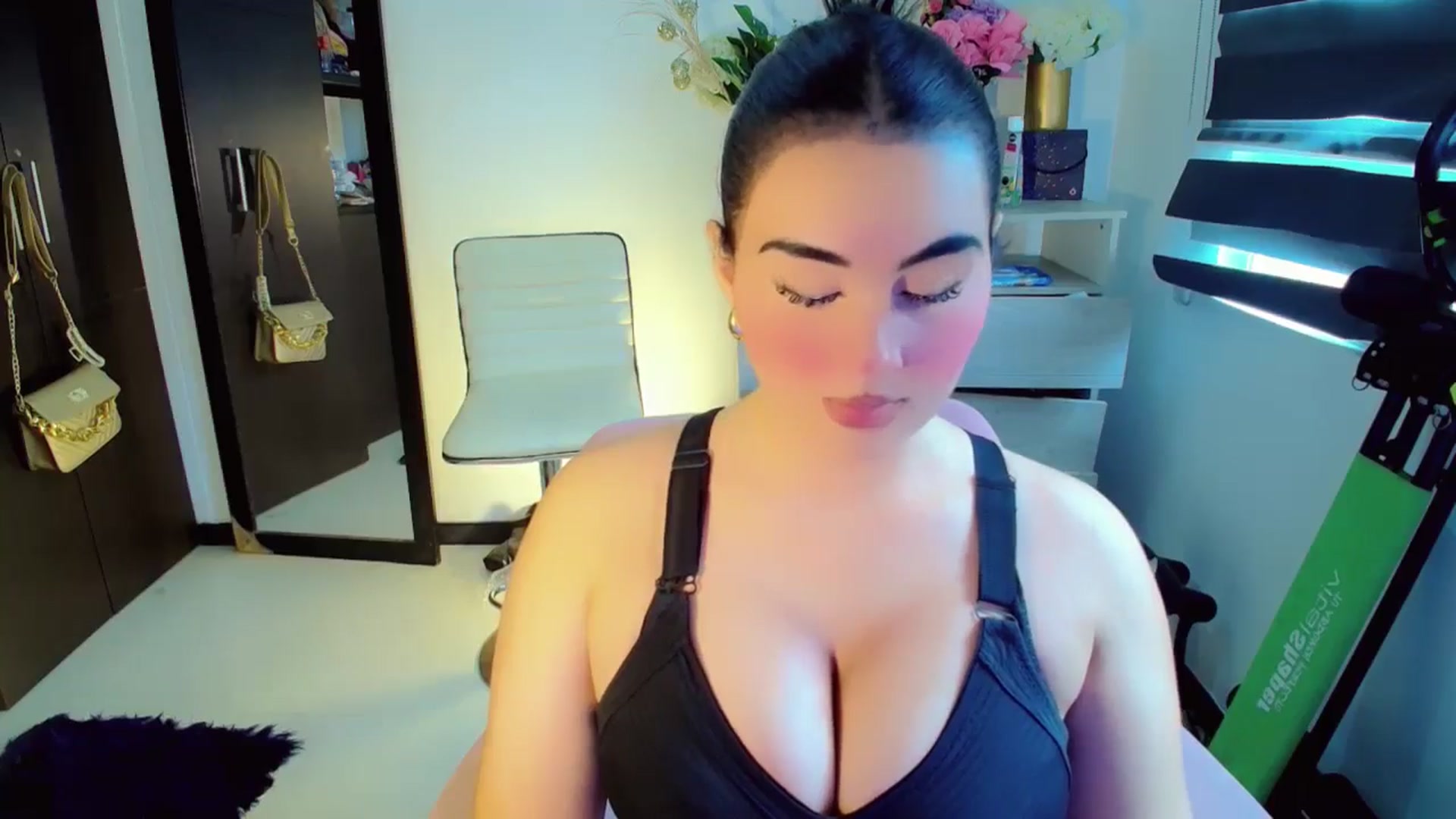 Gallery image thumbnail from YoungGirl's myfreecams stream on, 05/30/2024, 19:39 image 10 of 20