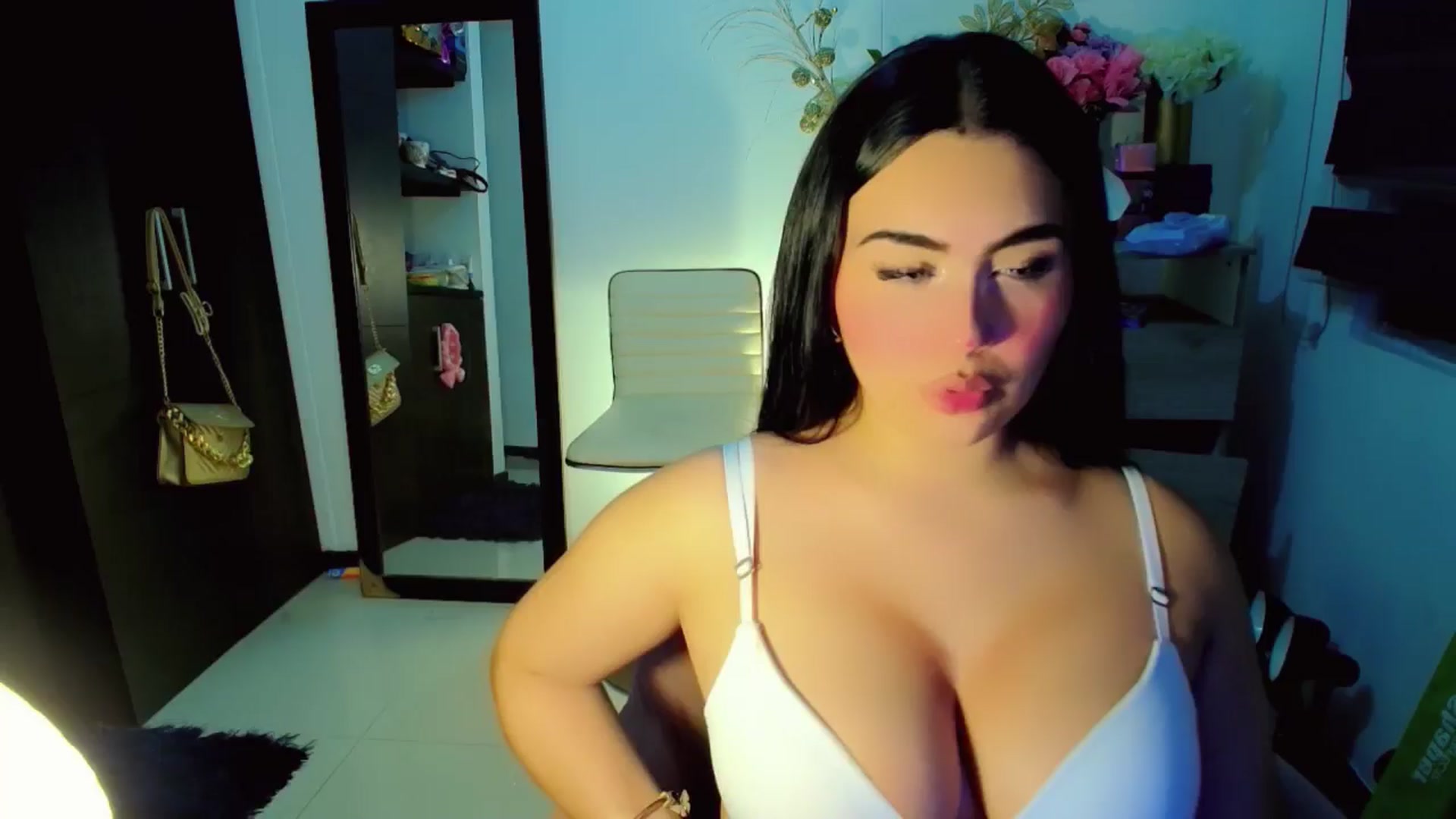 Gallery image thumbnail from YoungGirl's myfreecams stream on, 06/03/2024, 02:44 image 1 of 20