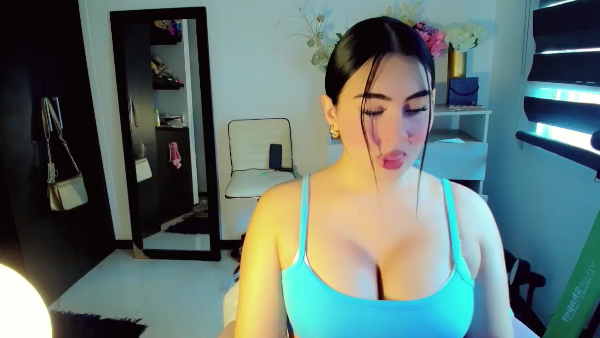 Gallery image thumbnail from YoungGirl's myfreecams stream on, 06/06/2024, 18:17 image 1 of 20