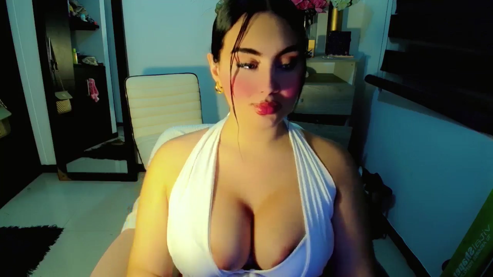 Gallery image thumbnail from YoungGirl's myfreecams stream on, 06/07/2024, 05:30 image 18 of 20