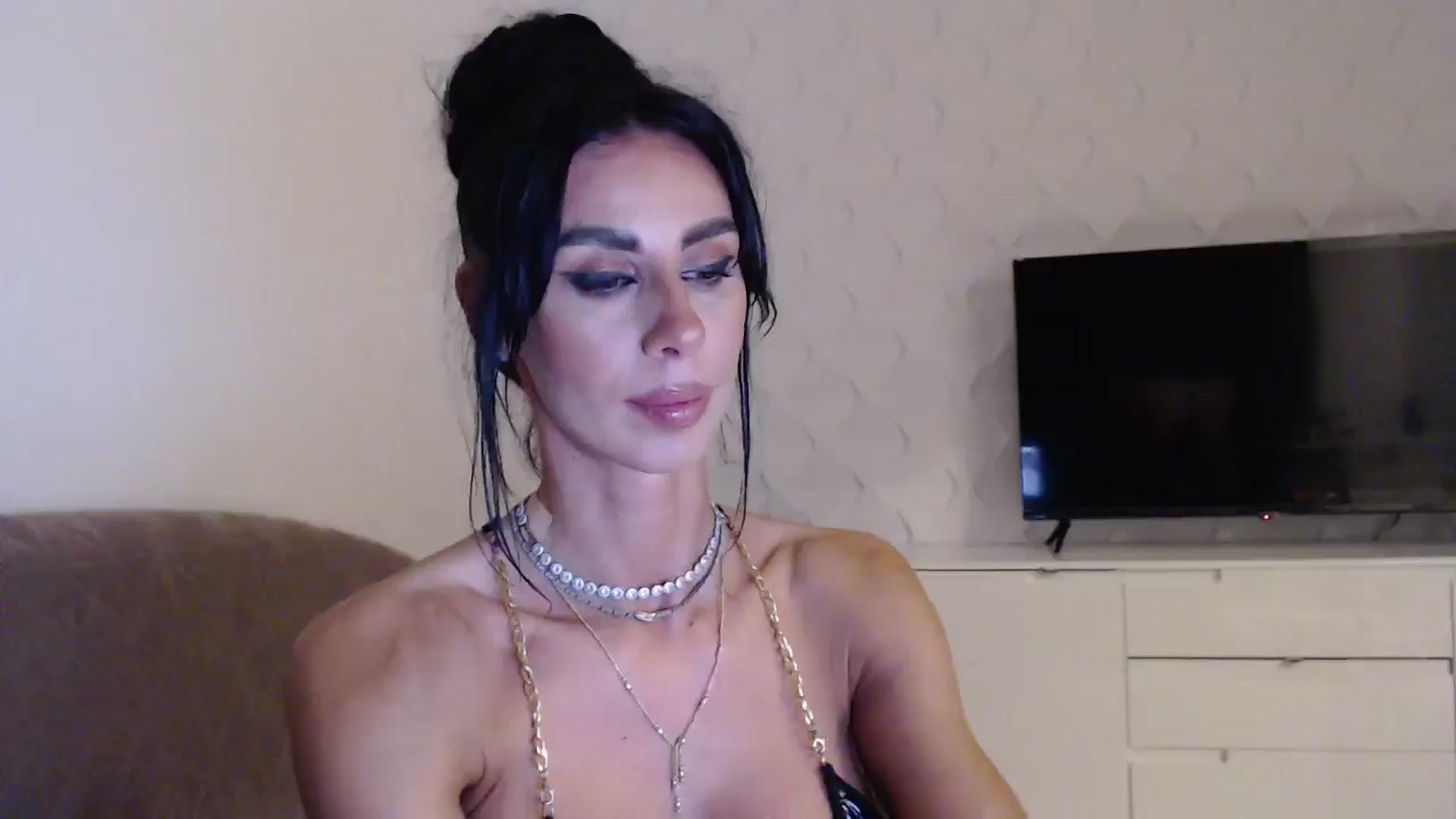 Gallery image thumbnail from YoungLexiSexy's myfreecams stream on, 04/04/2025, 24:50 image 12 of 20