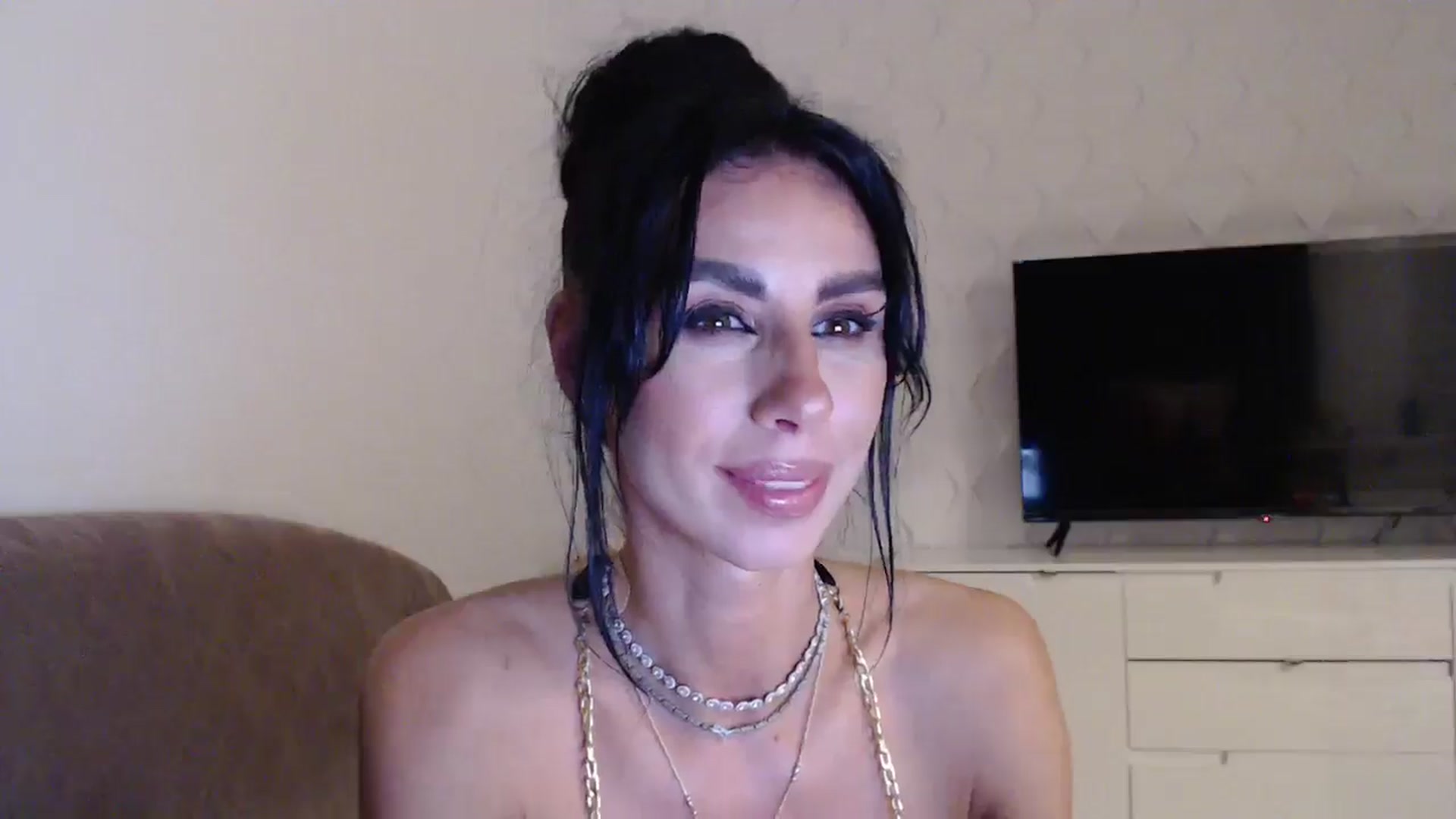 Gallery image thumbnail from YoungLexiSexy's myfreecams stream on, 04/04/2025, 24:50 image 16 of 20