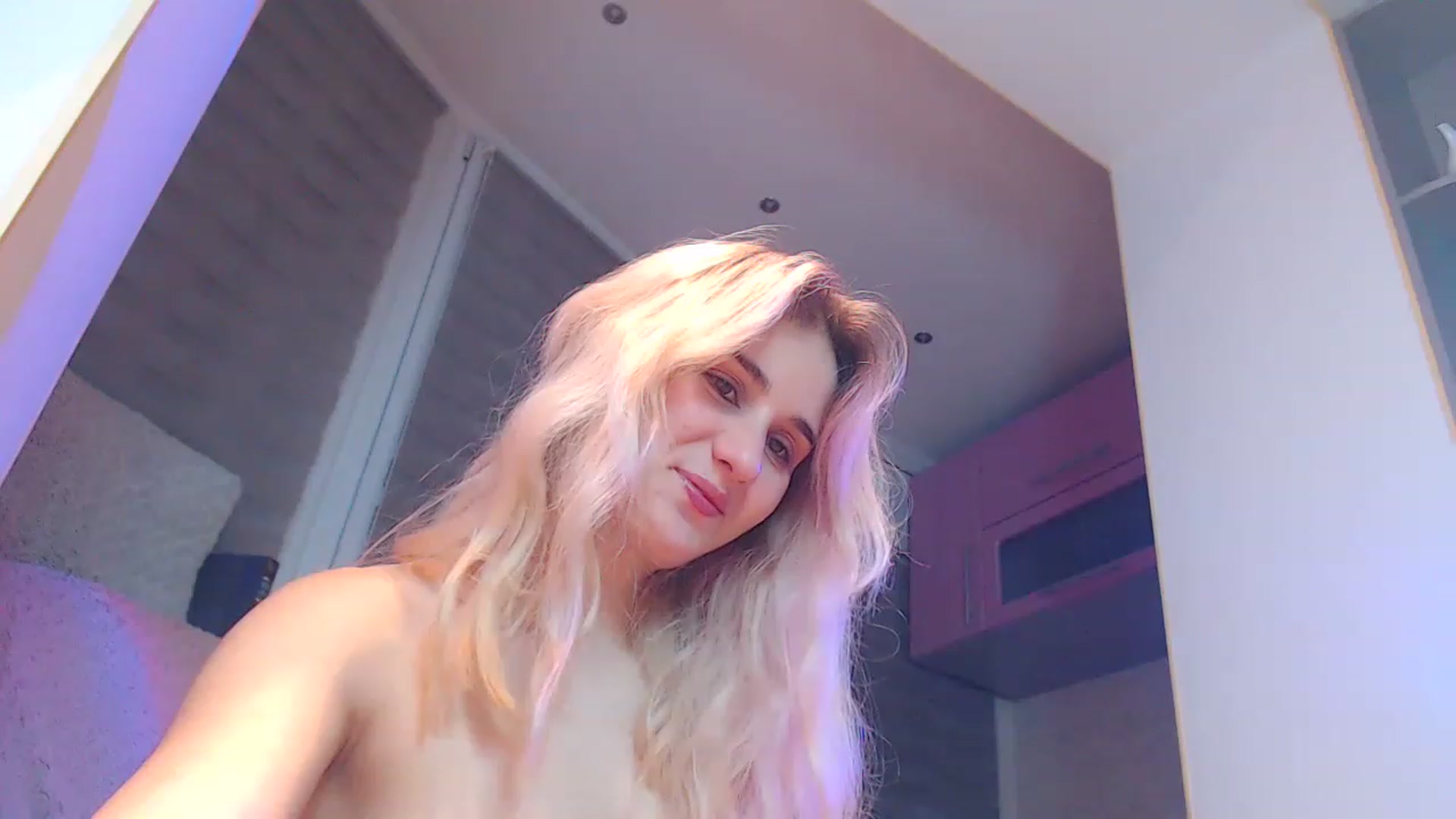 Gallery image thumbnail from YoungLilMary's myfreecams stream on, 12/05/2022, 24:01 image 19 of 20
