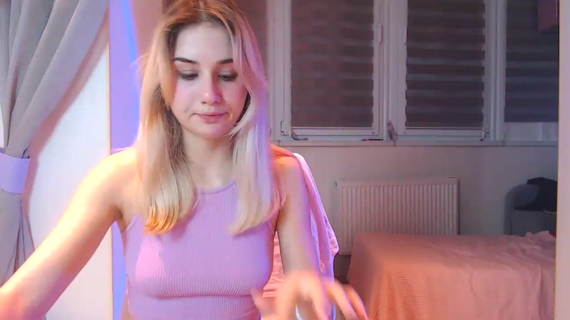 Gallery image thumbnail from YoungLilMary's myfreecams stream on, 12/11/2022, 21:02 image 17 of 20
