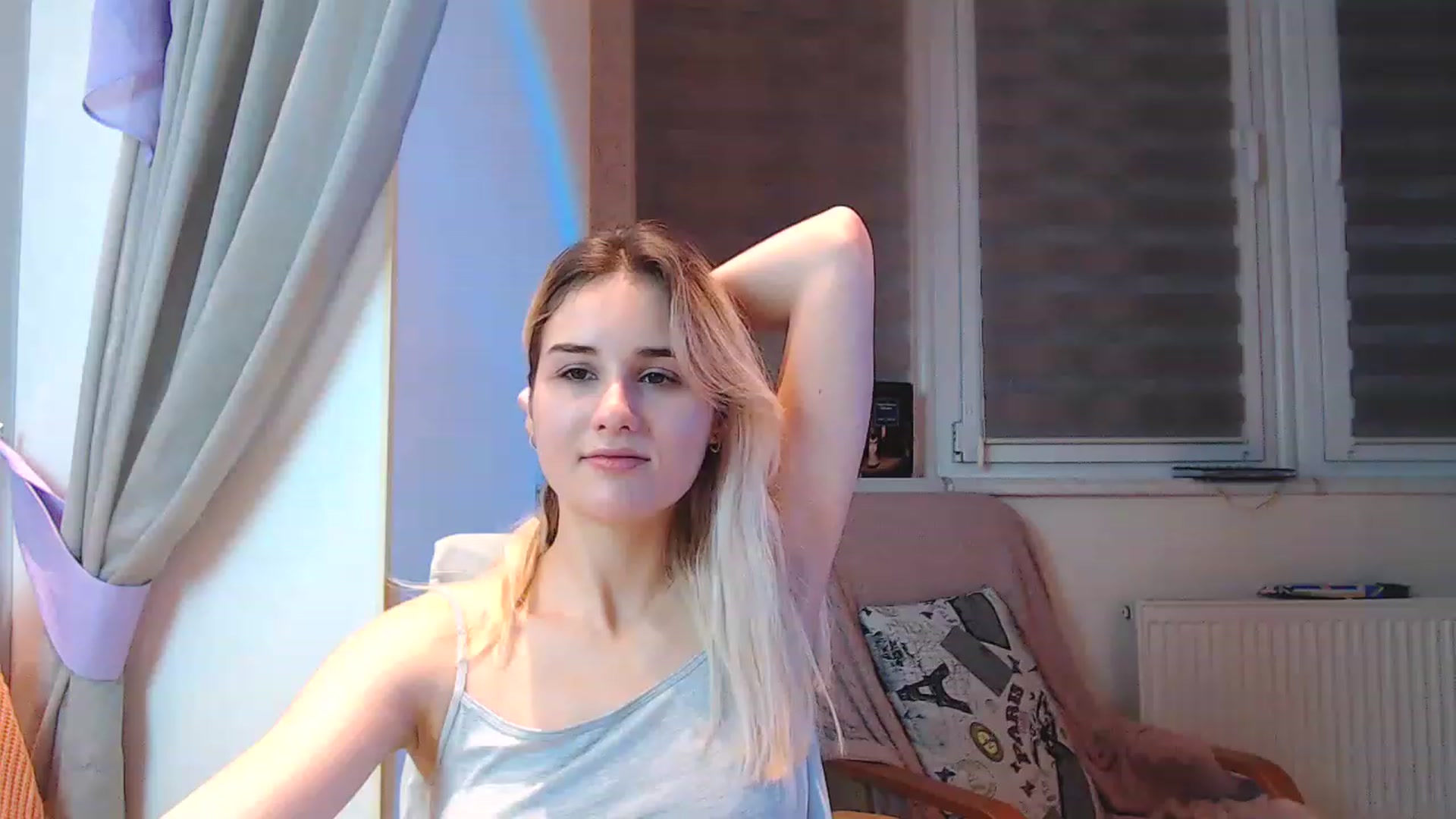 Gallery image thumbnail from YoungLilMary's myfreecams stream on, 12/16/2022, 19:09 image 11 of 20