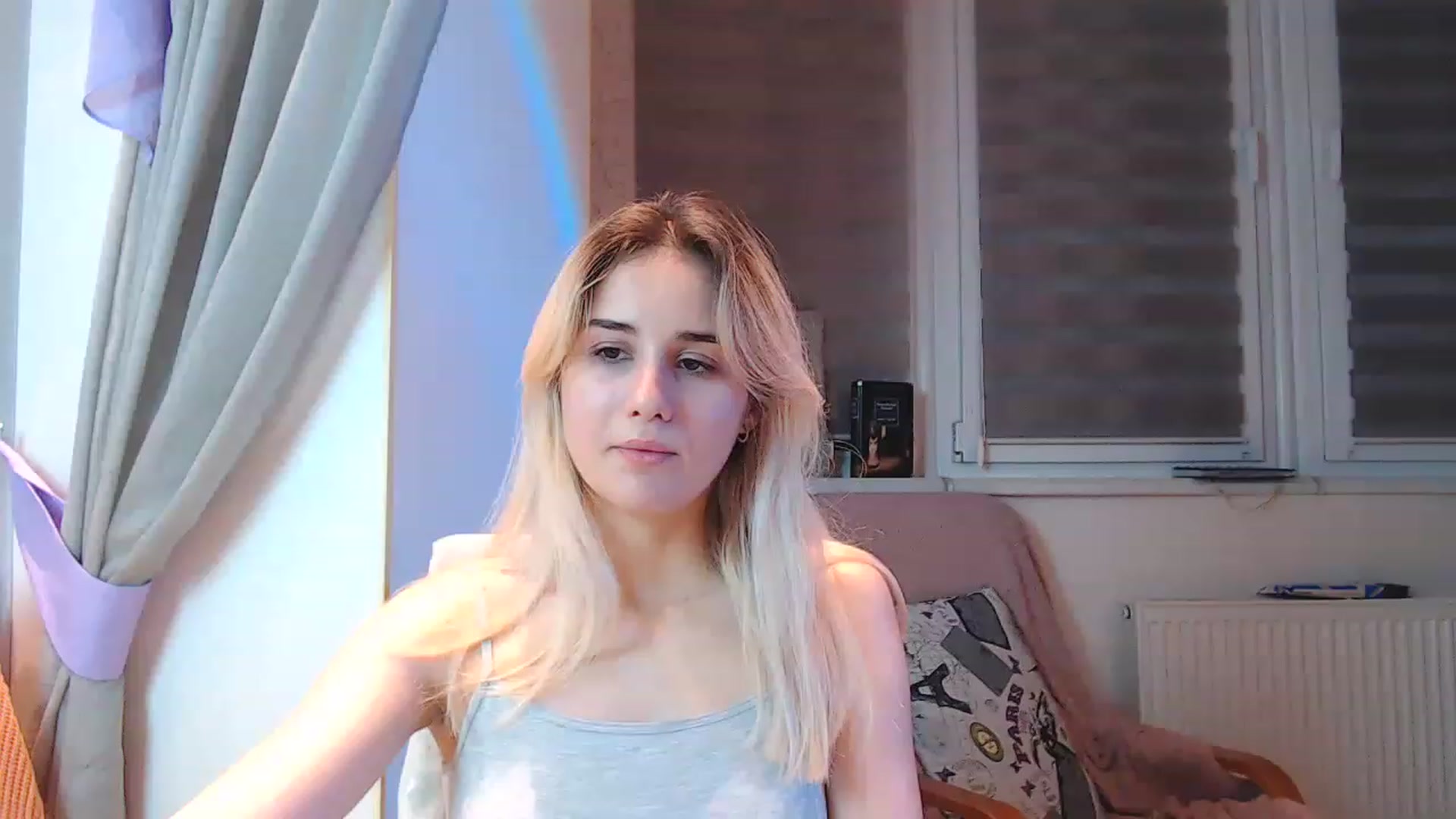 Gallery image thumbnail from YoungLilMary's myfreecams stream on, 12/16/2022, 19:09 image 10 of 20
