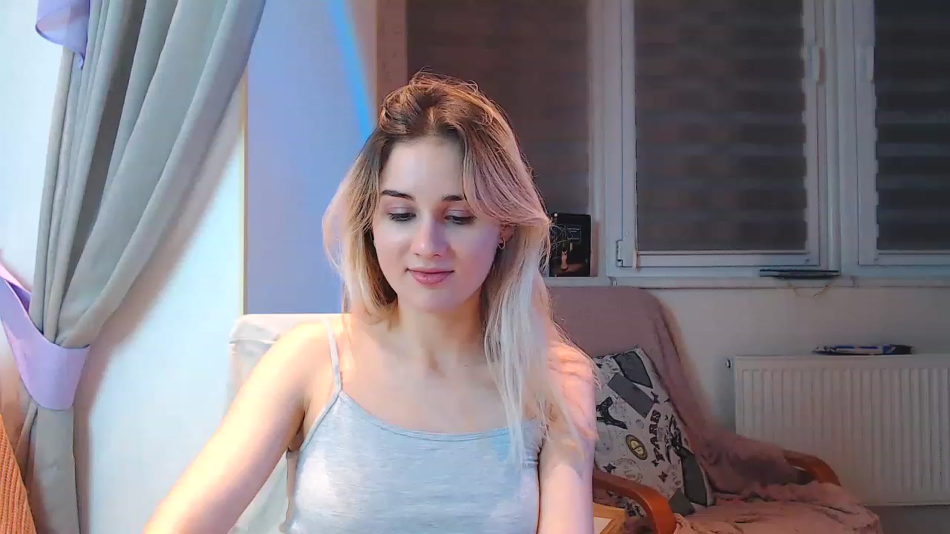 Gallery image thumbnail from YoungLilMary's myfreecams stream on, 12/16/2022, 19:09 image 9 of 20