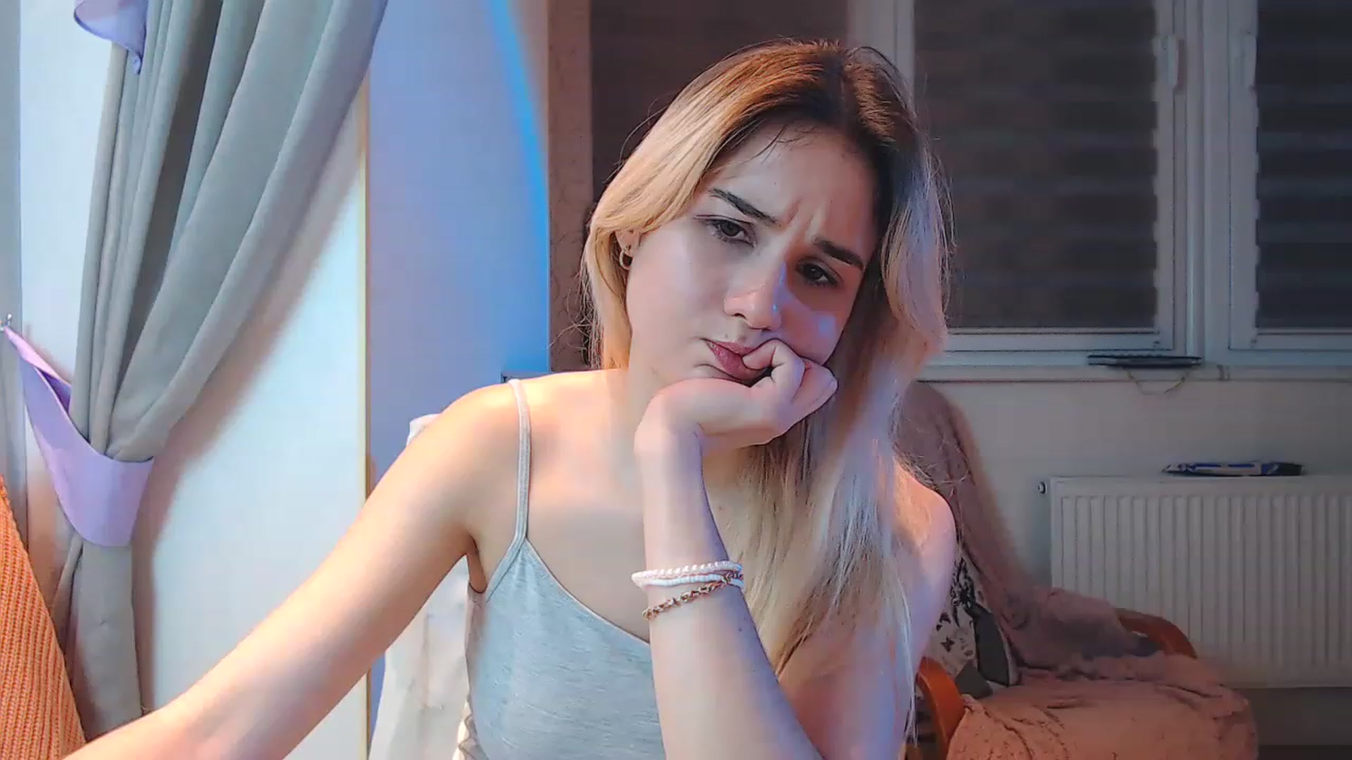 Gallery image thumbnail from YoungLilMary's myfreecams stream on, 12/16/2022, 19:09 image 13 of 20