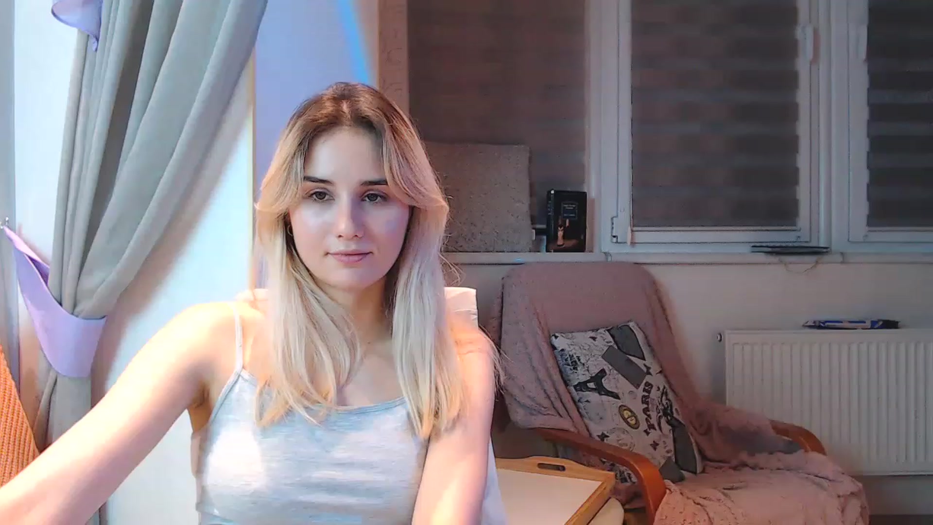 Gallery image thumbnail from YoungLilMary's myfreecams stream on, 12/16/2022, 19:09 image 18 of 20